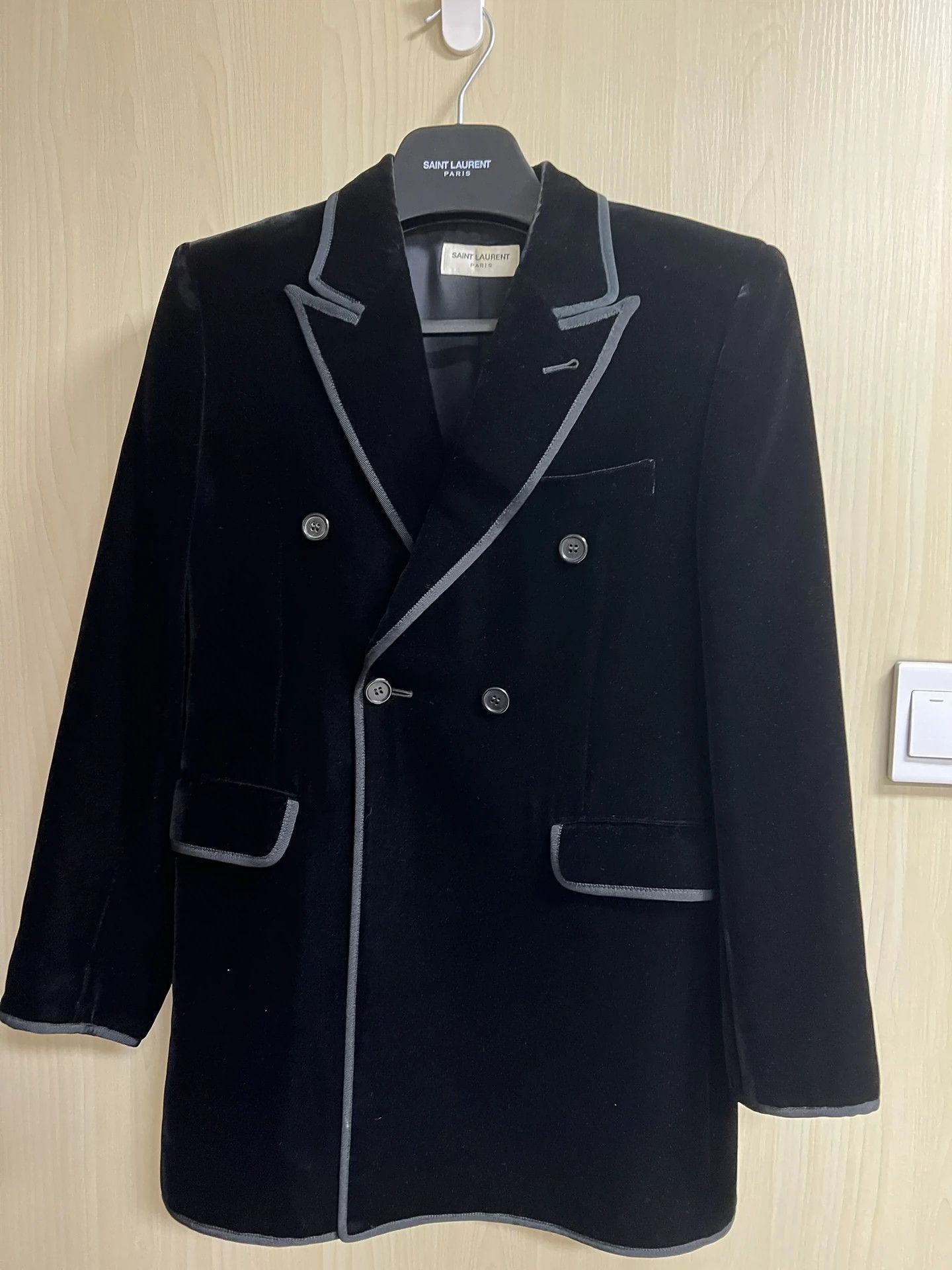 Saint Laurent Paris Saint Laurent Paris Velvet double breasted jacket Size US S / EU 44-46 / 1 - 1 Thumbnail
