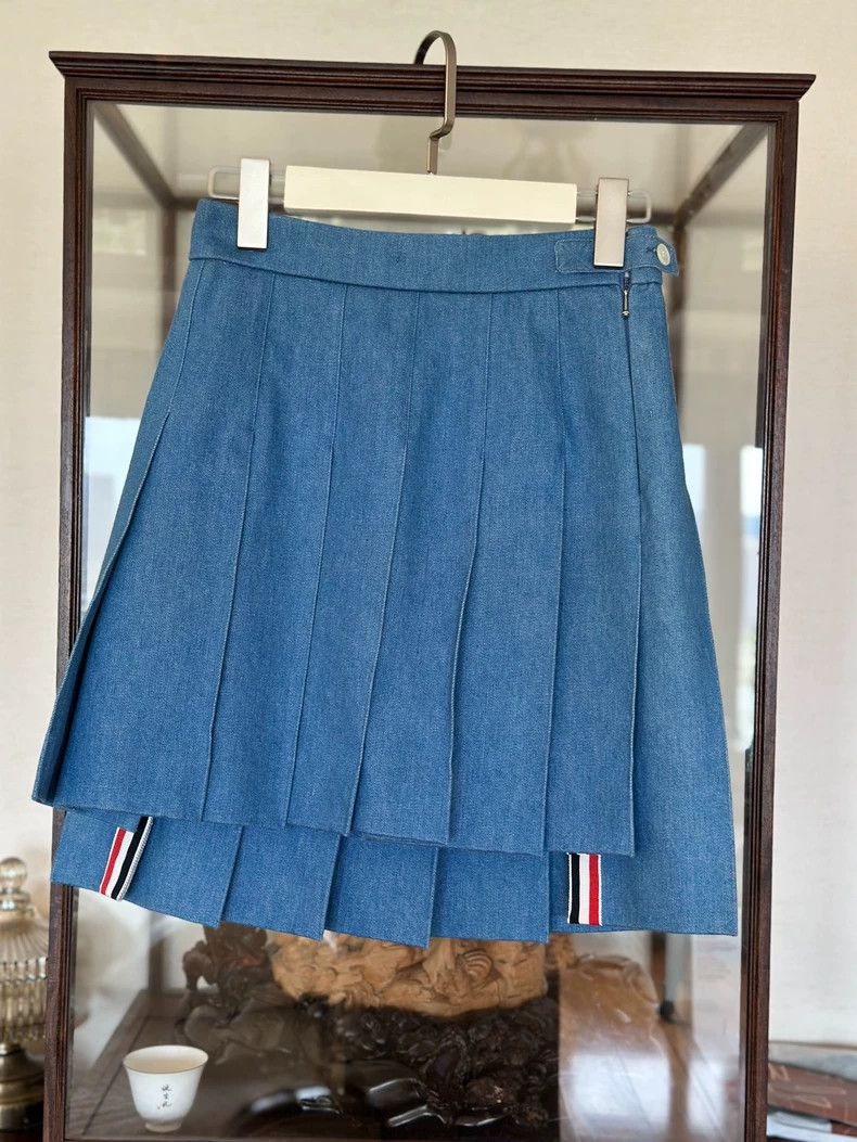 Thom Browne Thom Browne High waist pleated skirt, denim blue Size 25" / US 0 / IT 36 - 2 Thumbnail