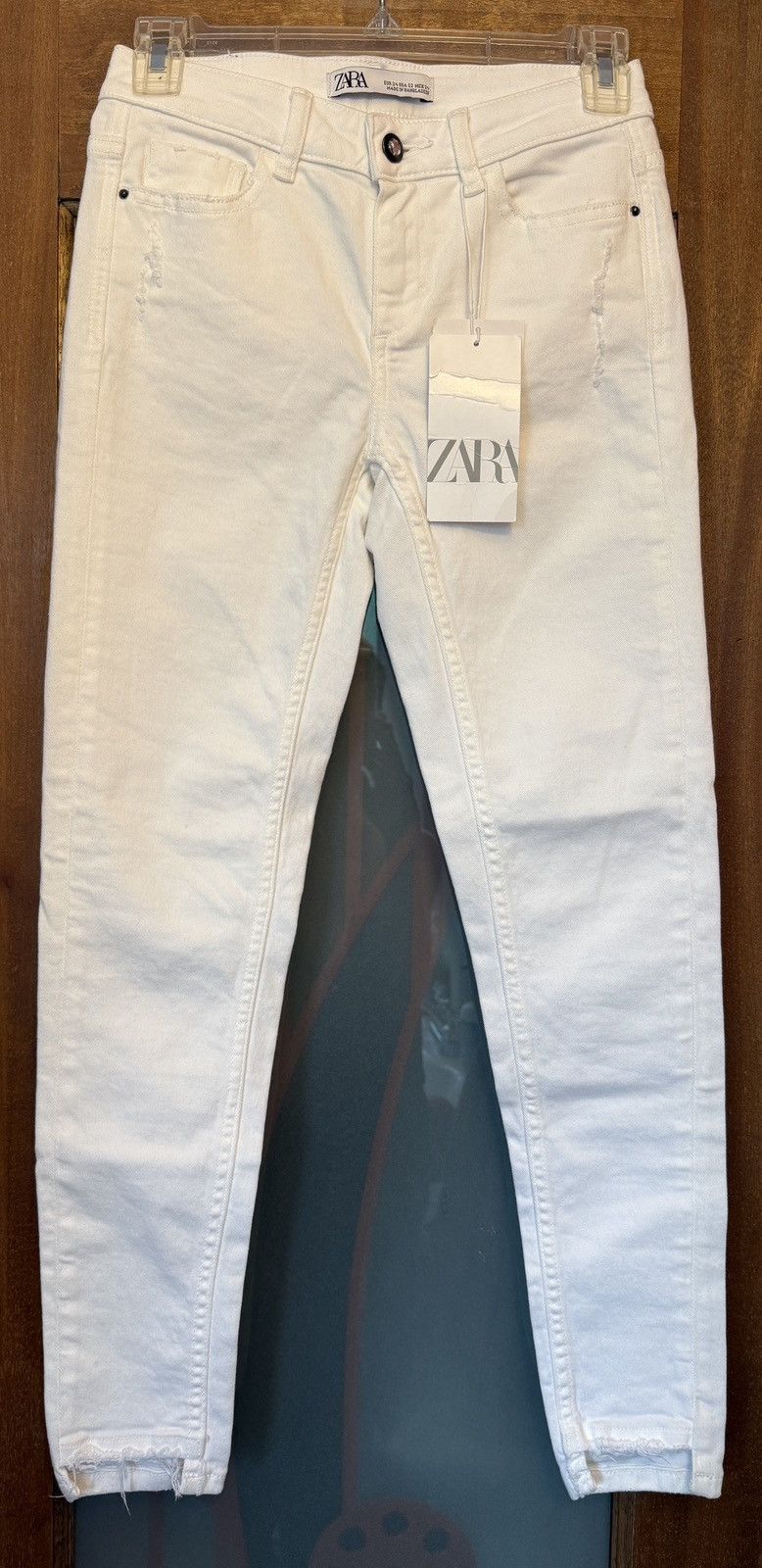 Zara Zara Women’s White Mid Rise Skinny Distressed Jean USA 2-34 Size 26" / US 2 / IT 38 - 1 Thumbnail