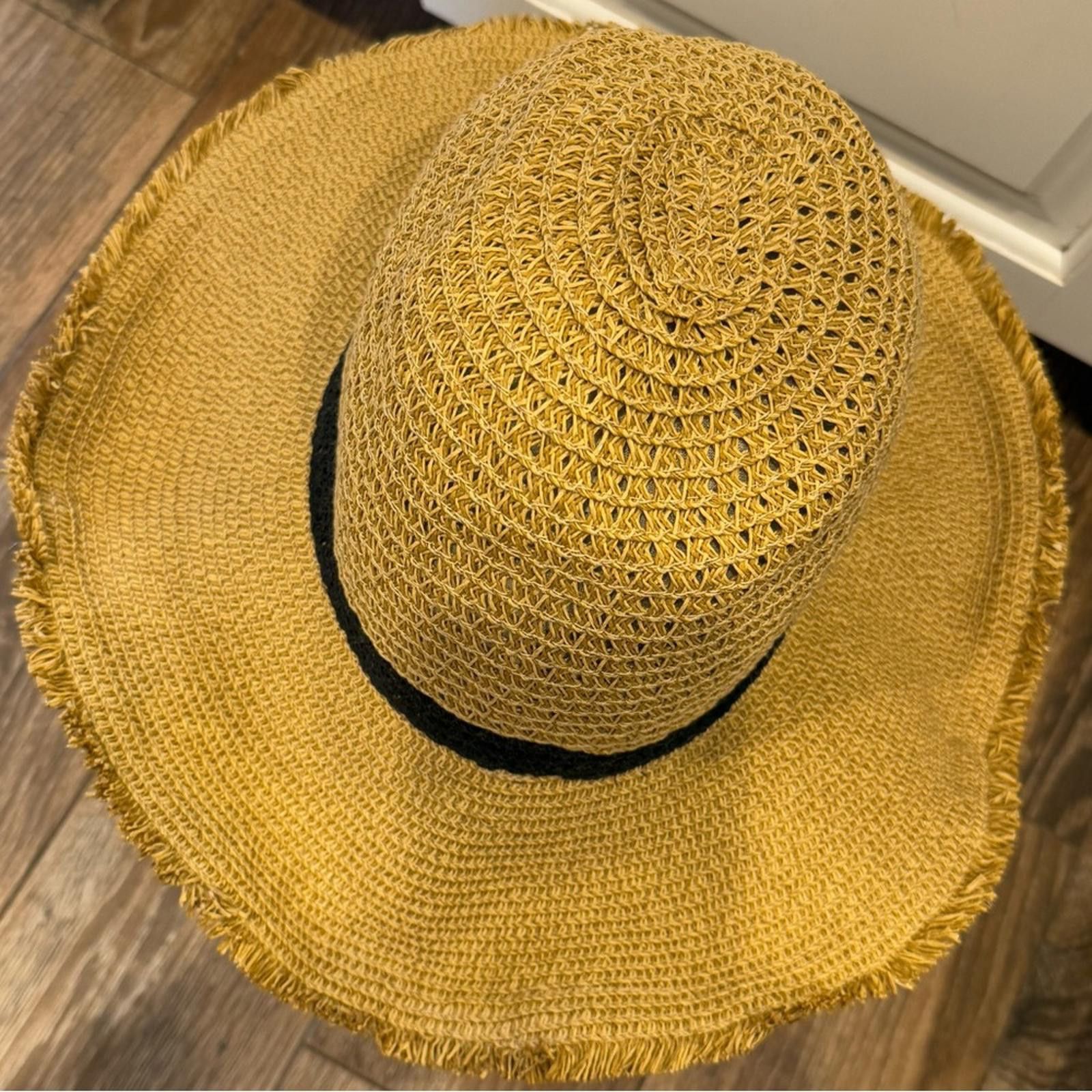 Target Basics Target tan straw brimmed hat black trim Size ONE SIZE - 6 Thumbnail