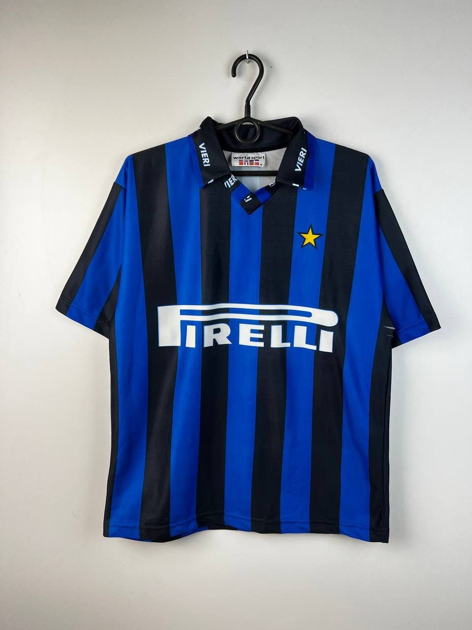 Vintage Inter Vieri 32 Pirelli replica jersey t-shirts size M Size US M / EU 48-50 / 2 - 1 Thumbnail