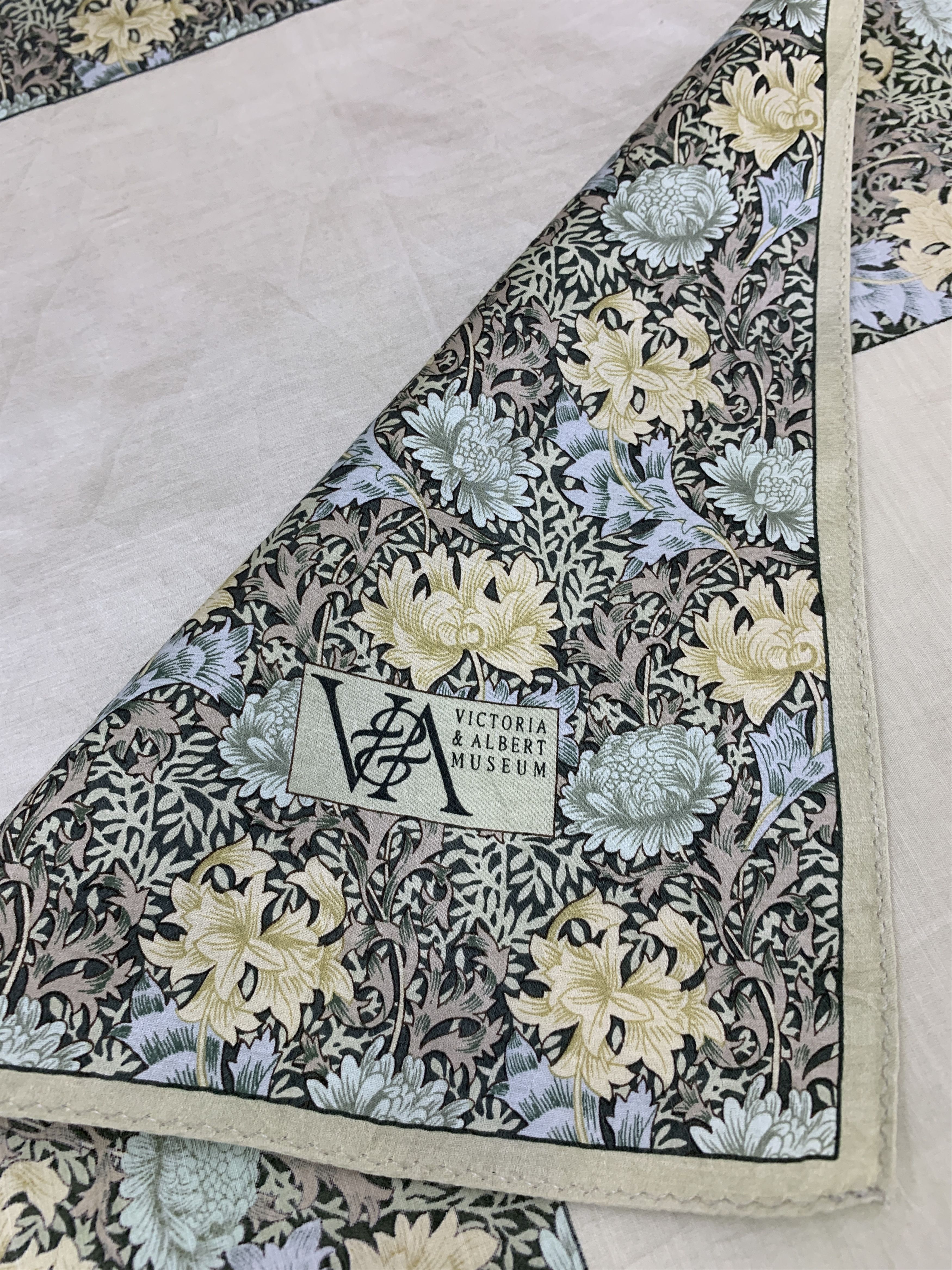 Japanese Brand × Vintage Vintage Victoria & Albert Museum Scarf Neckwear - SCA2136 Size ONE SIZE - 8 Thumbnail