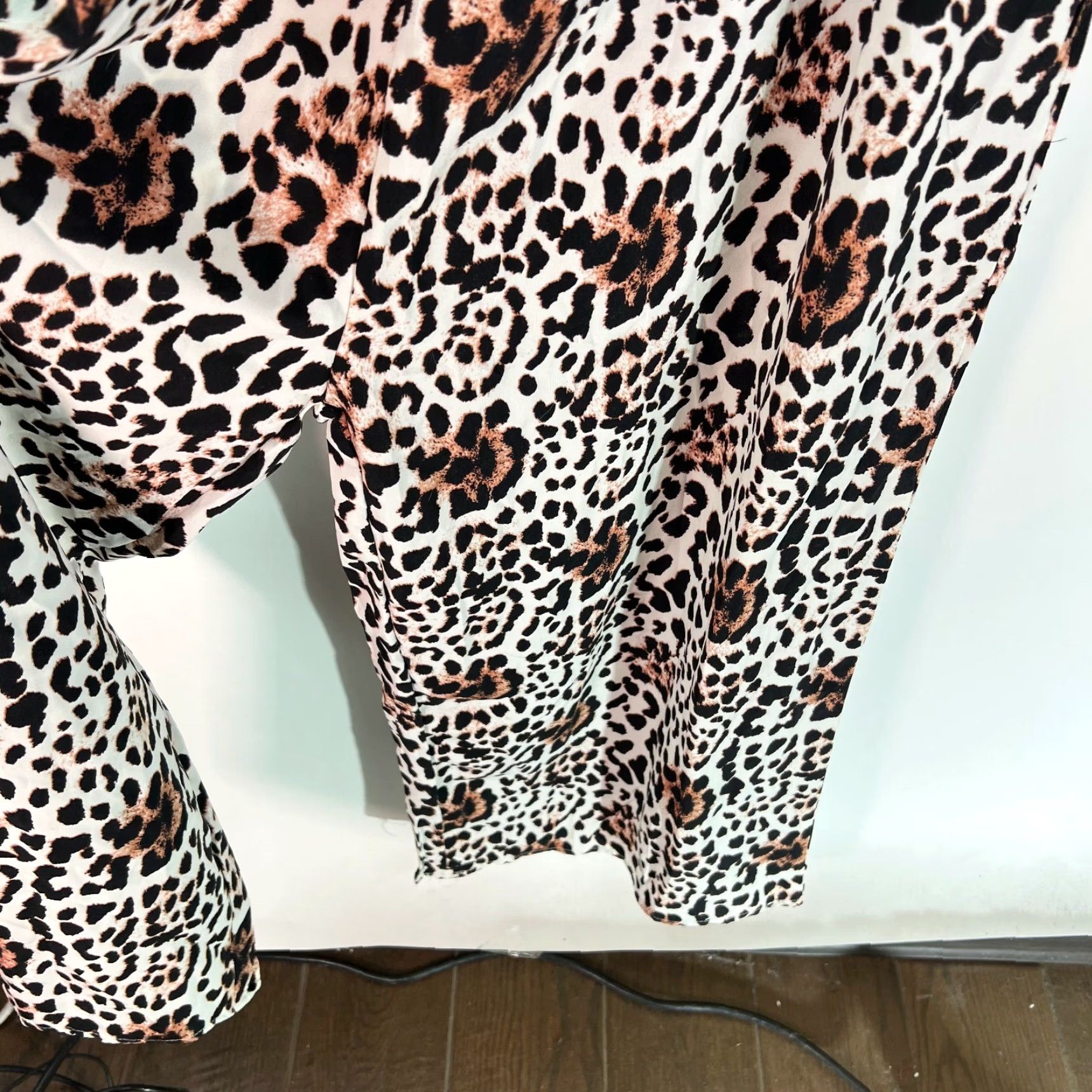 Vintage Unbranded Jumpsuit One-Piece Spaghetti Strap Leopard Print Brown XL Women's V Neck Wide-Leg Chambray 100% Polyester Casual Party/Cocktail Travel Size 40" / US 18 - 7 Thumbnail