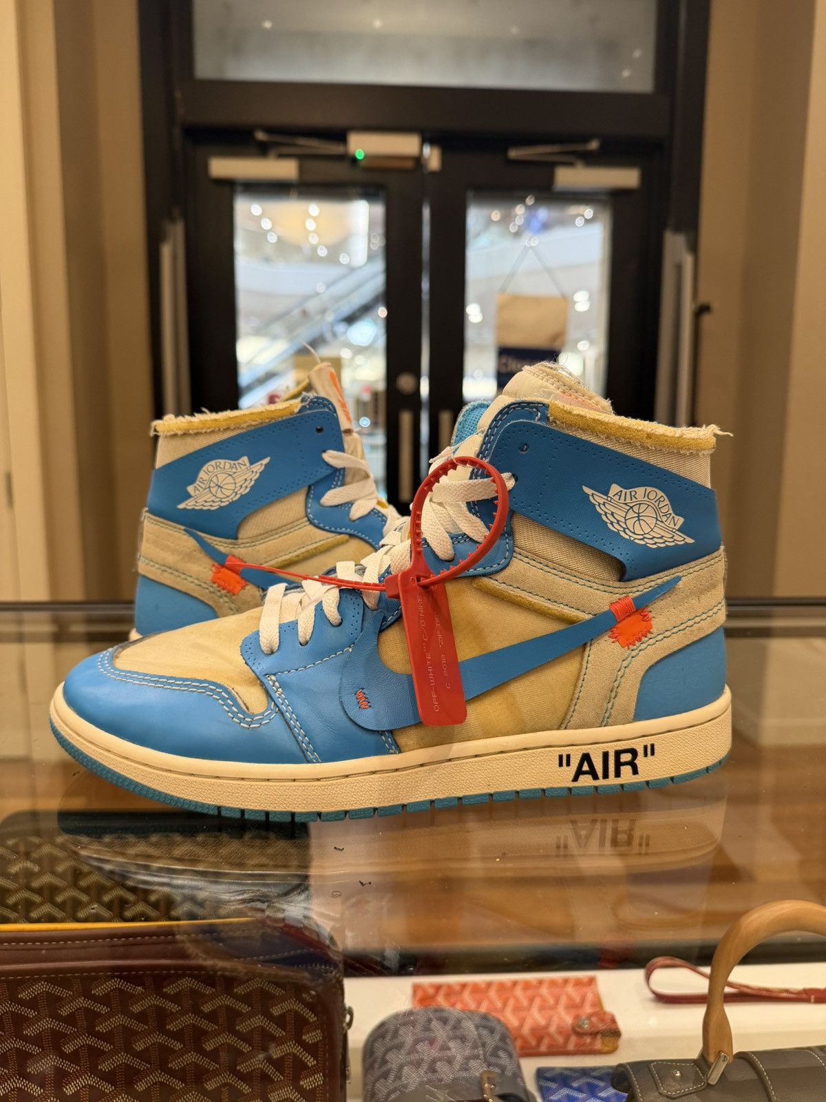 Jordan Brand × Off-White Jordan 1 Retro High - Off White University Blue Size US 10.5 / EU 43-44 - 1 Thumbnail