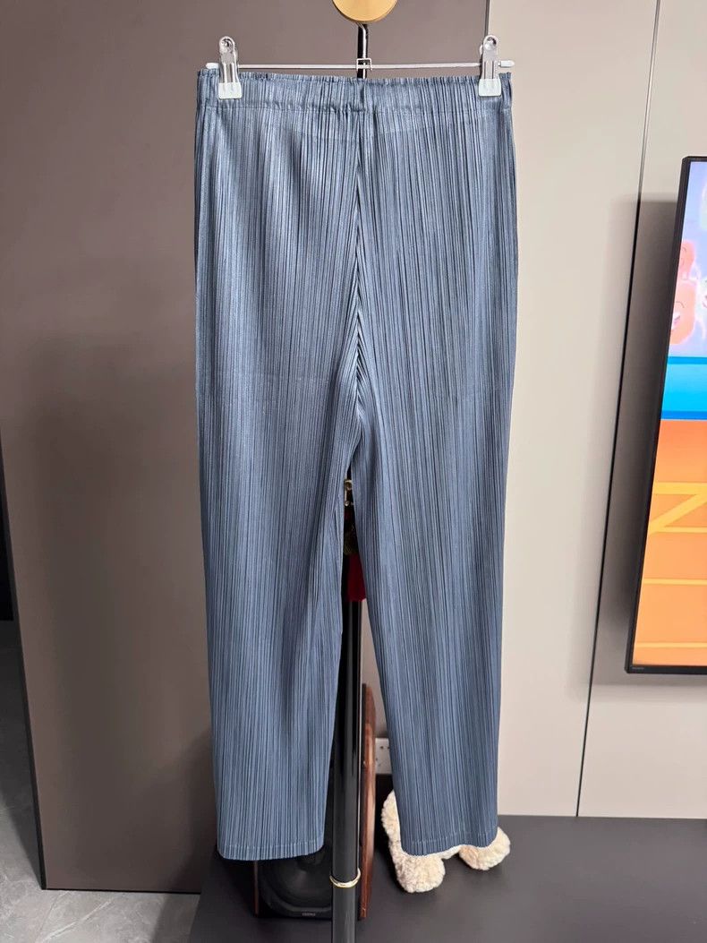 Issey Miyake Issey Miyake size:3 Blue-gray pleated straight-leg pants Size 22" - 2 Thumbnail