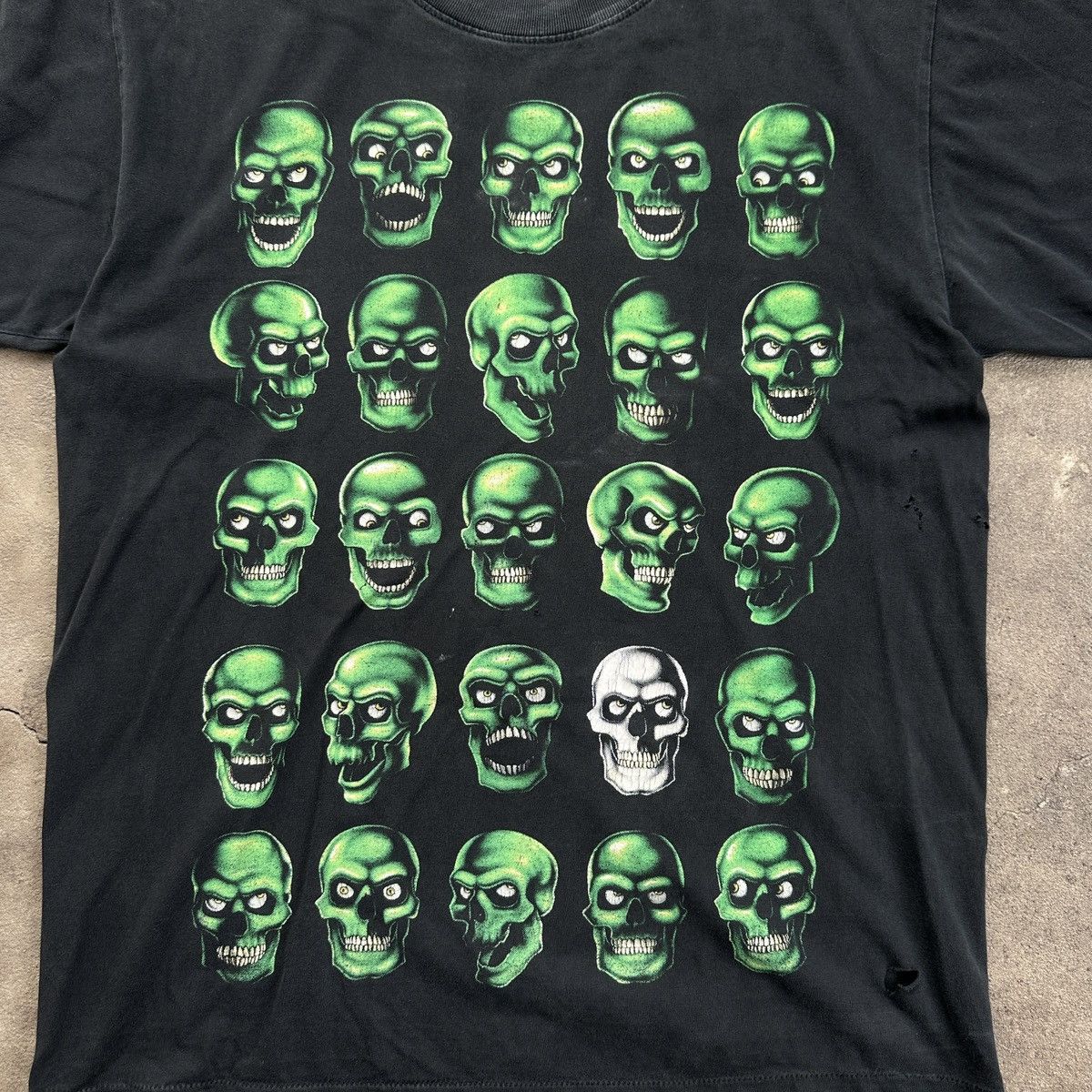 Vintage Vintage 00’s Green Skulls Distressed T-shirt Size US L / EU 52-54 / 3 - 3 Thumbnail
