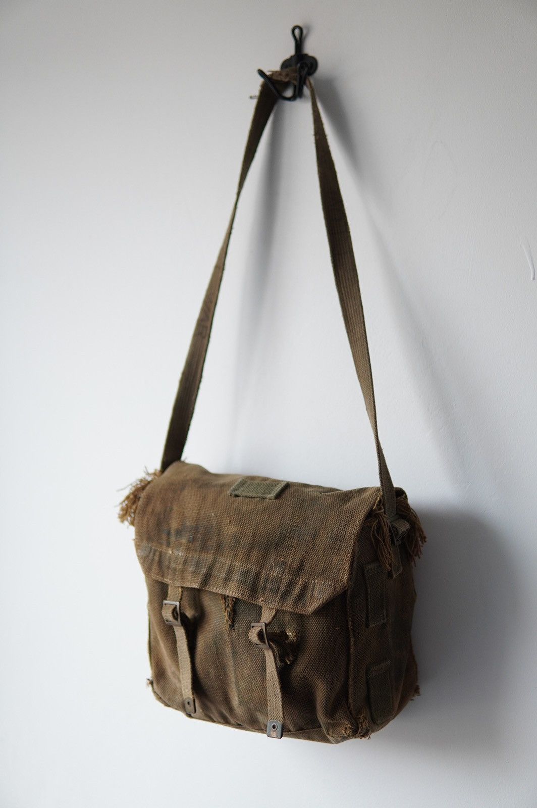 Vintage WWII Painted Canvas Shoulders Bag Size ONE SIZE - 1 Thumbnail