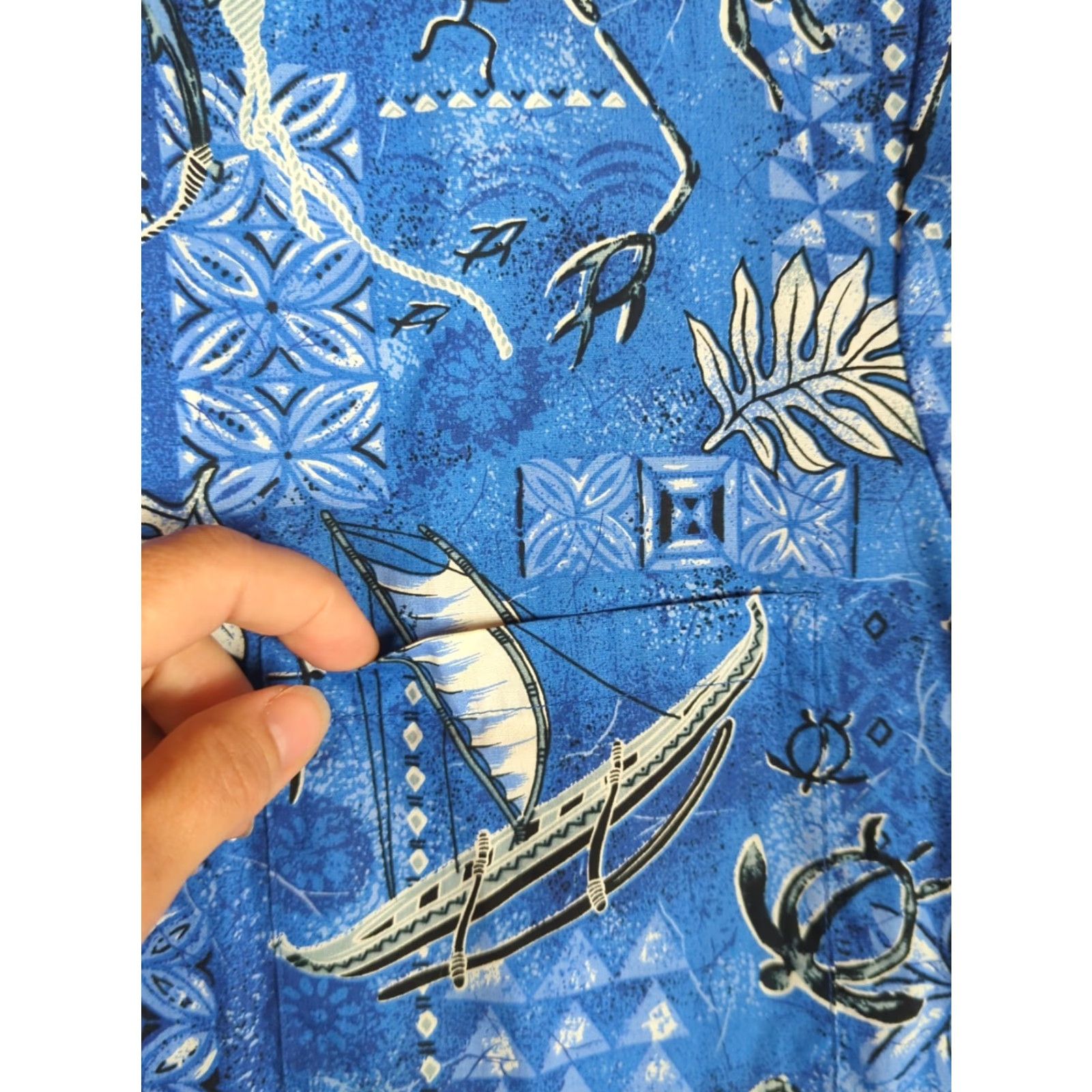 Hilo Hattie VINTAGE Hilo Hattie Tribal Traditional Hawaiian Shirt XL Blue Short Sleeve Button-Up Mens Regular 2D Aloha Beach Tropical Pattern Cotton Size US XL / EU 56 / 4 - 2 Thumbnail