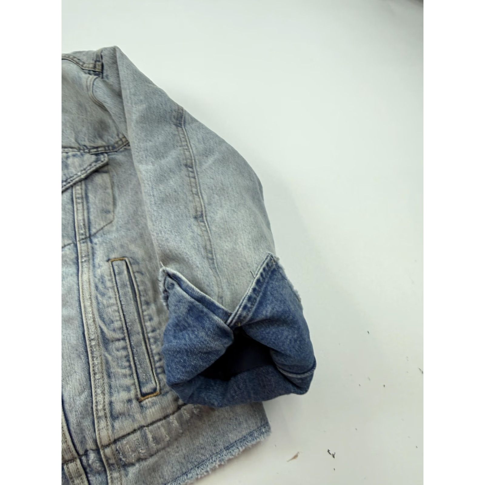 Levi's Levi's Jacket Bomber Denim Trucker Western Womens Medium Blue Sherpa Lined Pockets Collared Insulated Short Winter Size M / US 6-8 / IT 42-44 - 7 Thumbnail