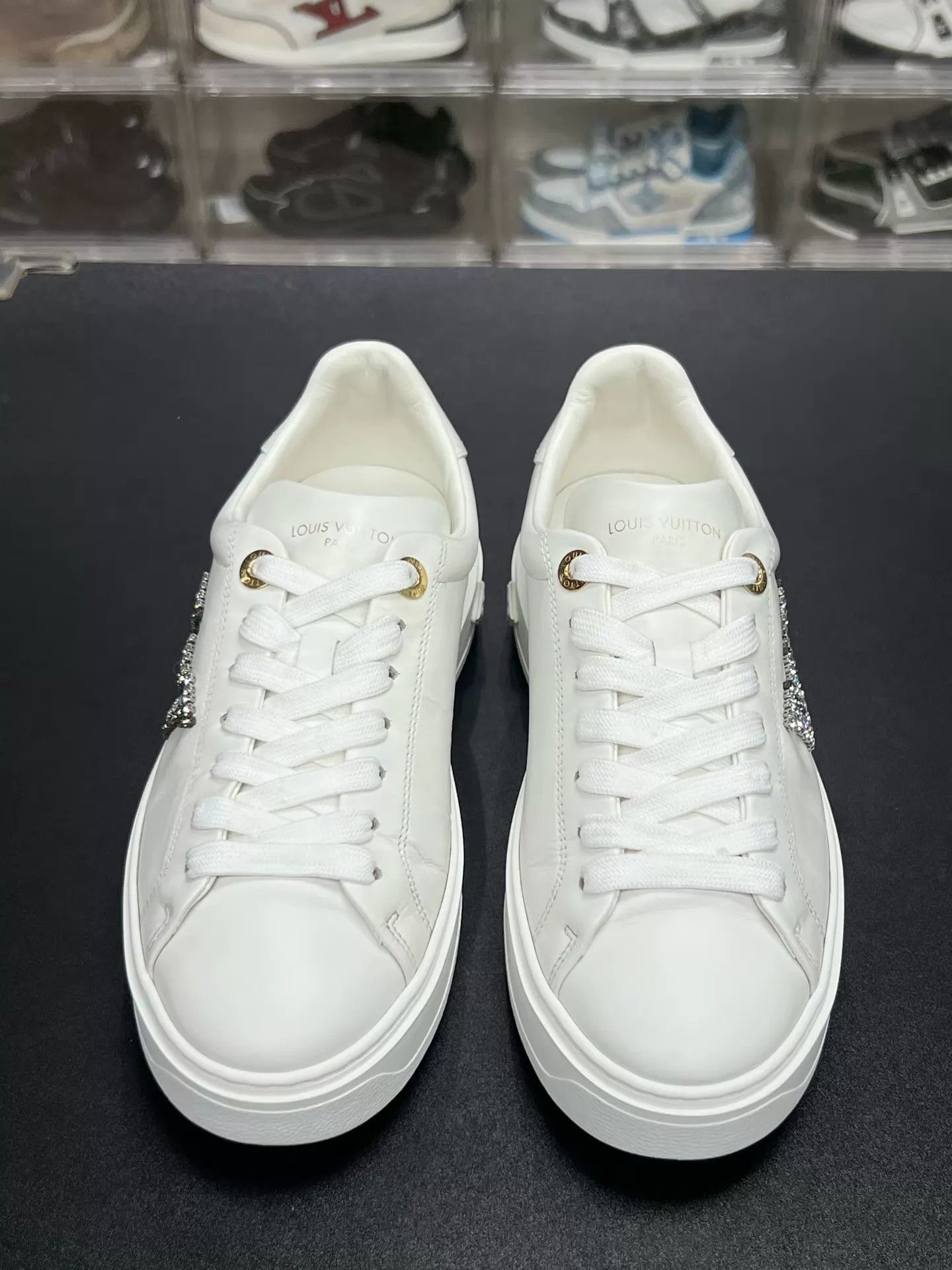 Louis Vuitton LV TIME OUT Logo White Sneaker 37 Lightly Used Size US 6.5 / IT 36.5 - 2 Thumbnail