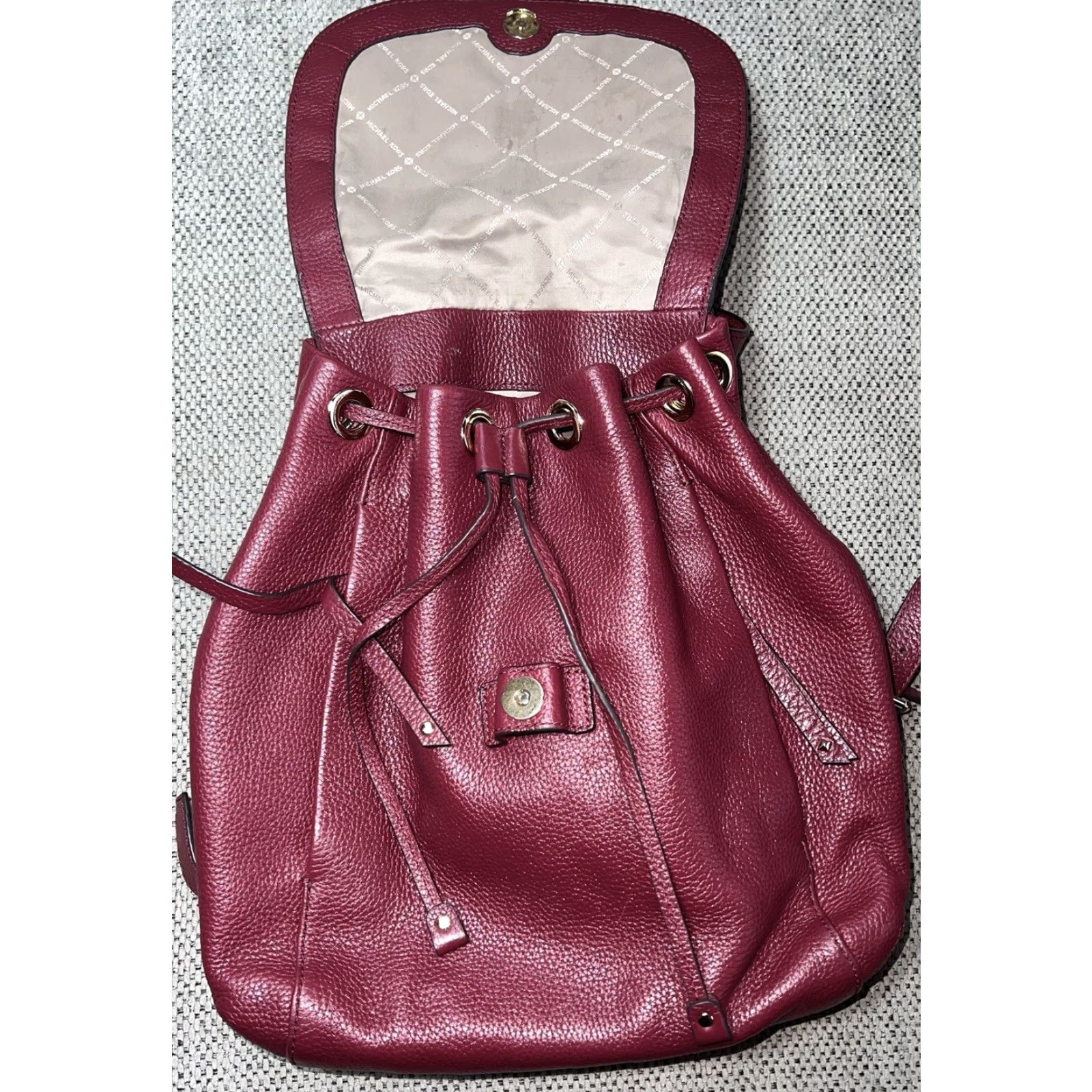 Vintage Michael Kors Mulberry Pebbled Leather Crystal Studded Drawstring Backpack EUC Women Bag Medium Burgundy Leather Size ONE SIZE - 7 Thumbnail