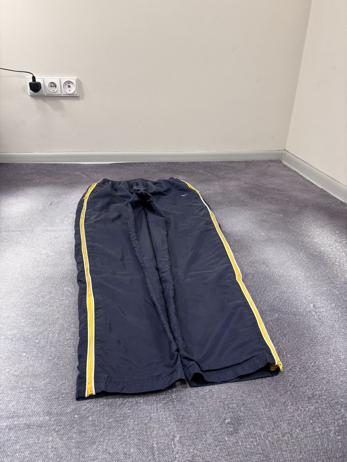 Nike Vintage Nike Y2K Navy Blue Nylon Track Pants Size US 32 / EU 48 - 2 Thumbnail