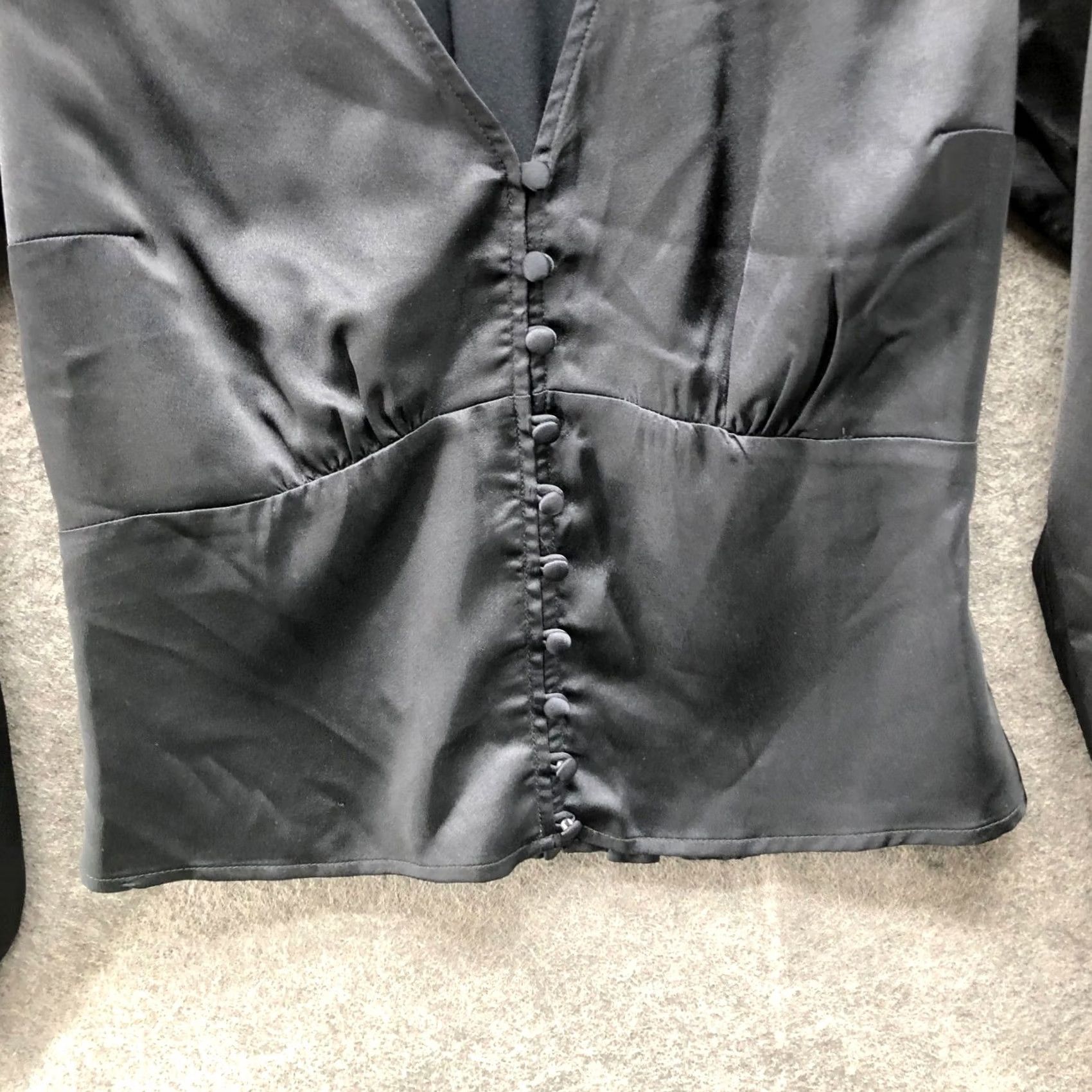 Abercrombie & Fitch Abercrombie & Fitch Black Satin Blouse Womens S Long Sleeve V-Neck Button Front Size S / US 4 / IT 40 - 4 Thumbnail
