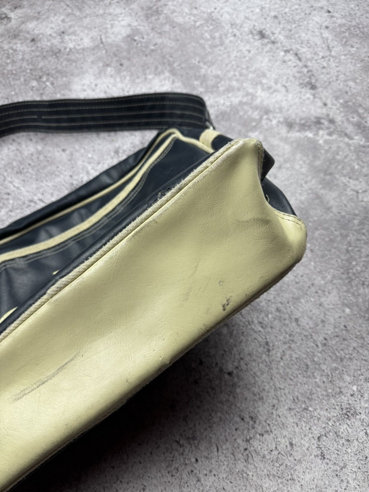 Japanese Brand VINTAGE JAPANESSE SUPERDRY LEATHER EVISU MESSRNGER BAG Size ONE SIZE - 7 Thumbnail