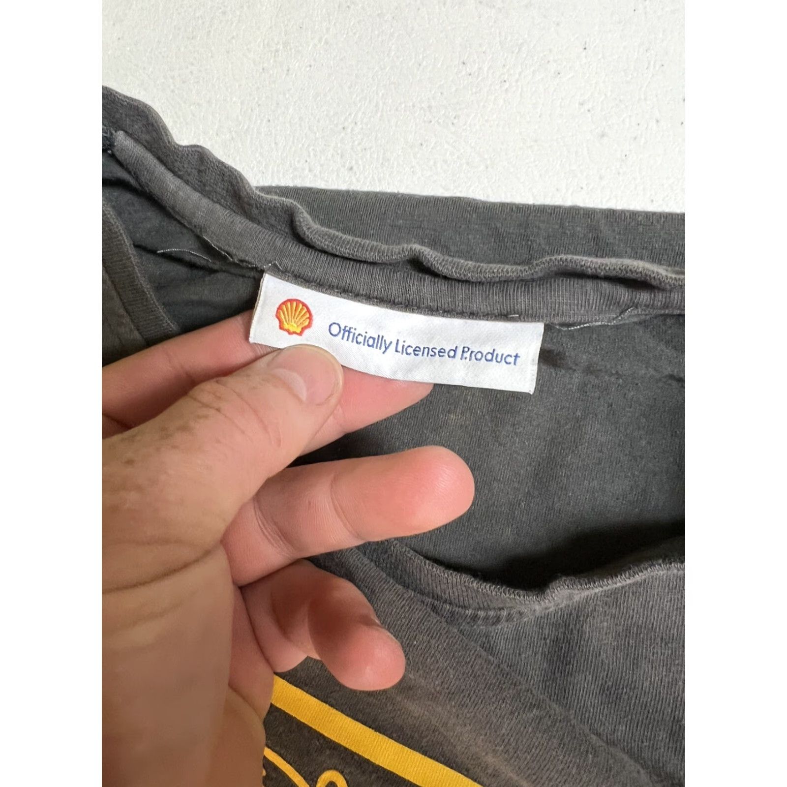 Vintage Shell Eco-Marathon 2014 Mens L T-Shirt Short Sleeve Crew Neck Gray Yellow - Auto - Graphic Tee Size US L / EU 52-54 / 3 - 5 Thumbnail