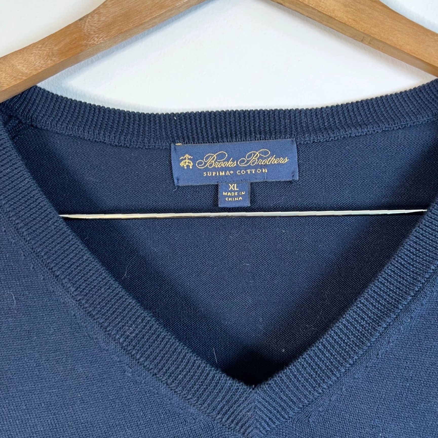 Brooks Brothers Brooks Brothers Mens XL Navy Blue Supima Cotton V-Neck Sweater 42224-155ND050 Size US XL / EU 56 / 4 - 2 Thumbnail