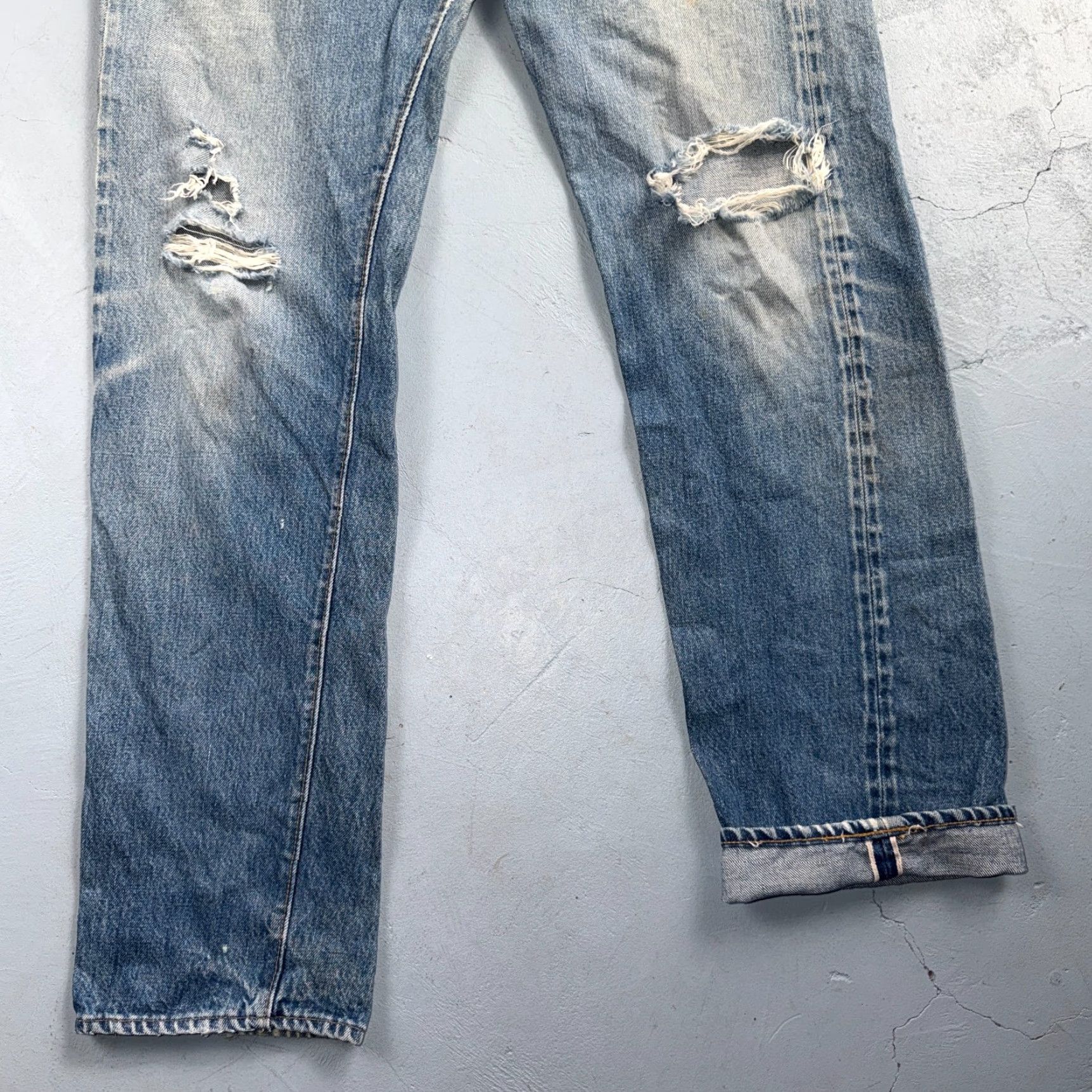 Levi's VINTAGE Levi's 501 Jeans Straight Mens 34x36 Light Wash USA 80s 90s Distressed Denim Blue 5-Pocket Classic Button Closure Size US 34 / EU 50 - 3 Thumbnail