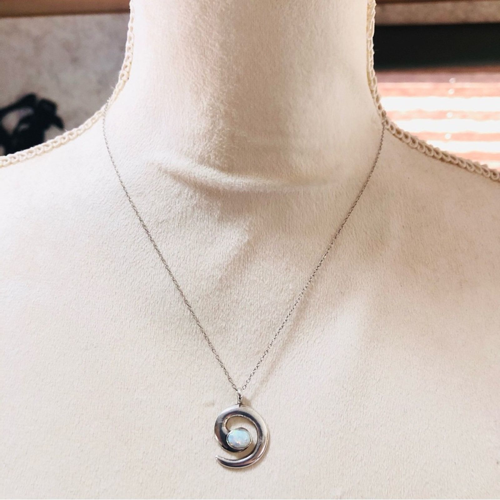 Vintage Vintage Lowell Draper Navajo sterling opal pendant on chain Size ONE SIZE - 3 Thumbnail