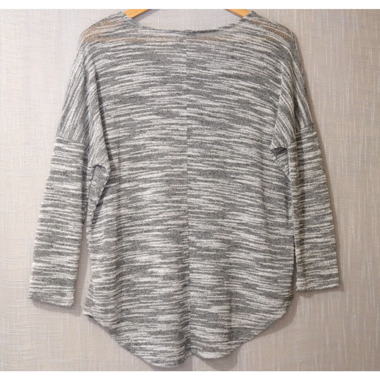 Olive Olive + Oak Lightweight Knit Sheer Top Gray Overlay Women's M Dolman Sleeve Round Neck Heather Grey, Nwot, Casual, Blouse Size M / US 6-8 / IT 42-44 - 6 Thumbnail