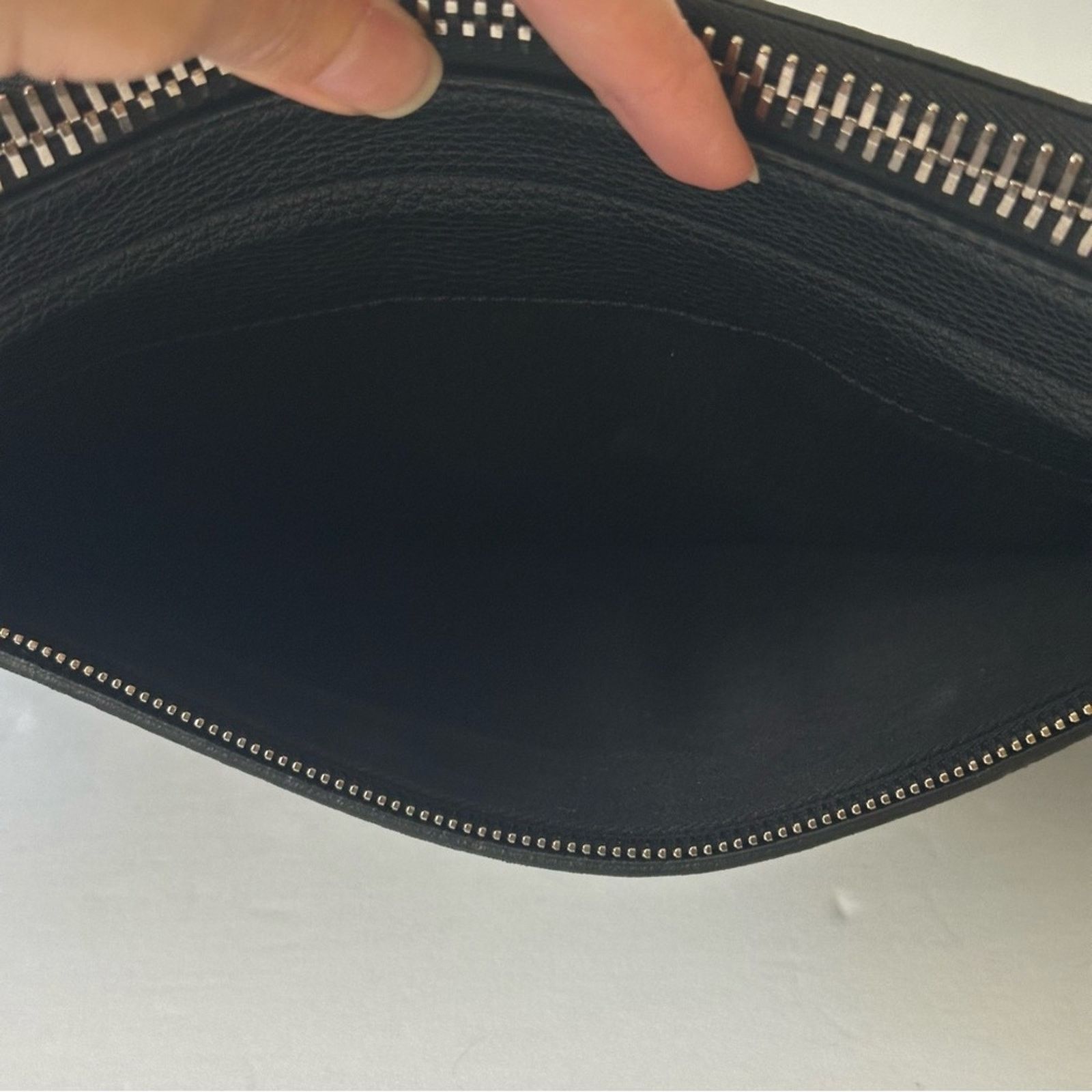 Tom Ford Buckley Leather Big Zip Clutch Black Pebbled Leather Size ONE SIZE - 9 Thumbnail