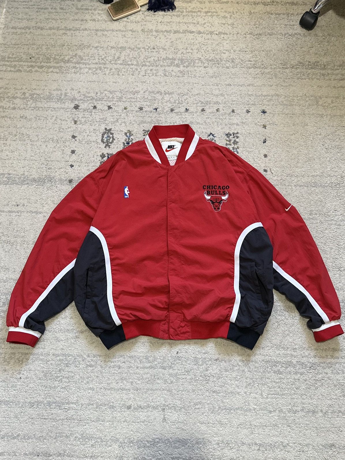 NBA × Nike Vintage Nike 1998 Chicago bulls Warm Up jacket Size US XL / EU 56 / 4 - 11 Thumbnail