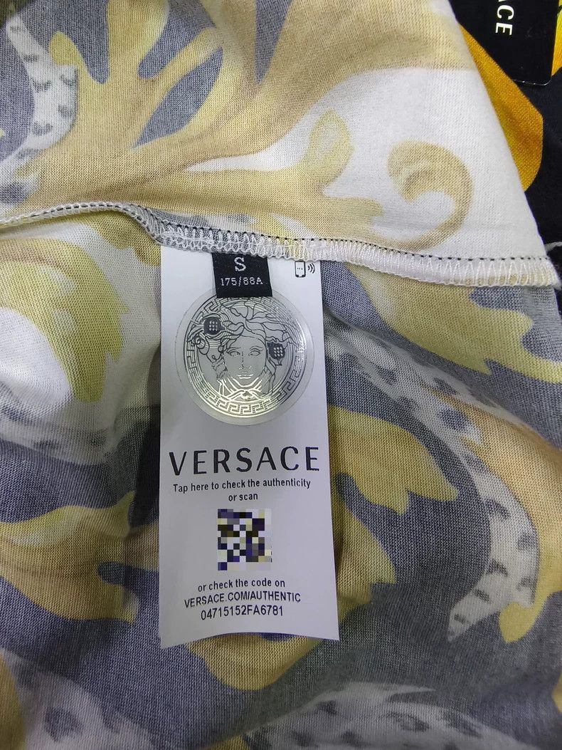 Versace Versace Men's crew neck short-sleeved T-shirt Size US S / EU 44-46 / 1 - 4 Thumbnail