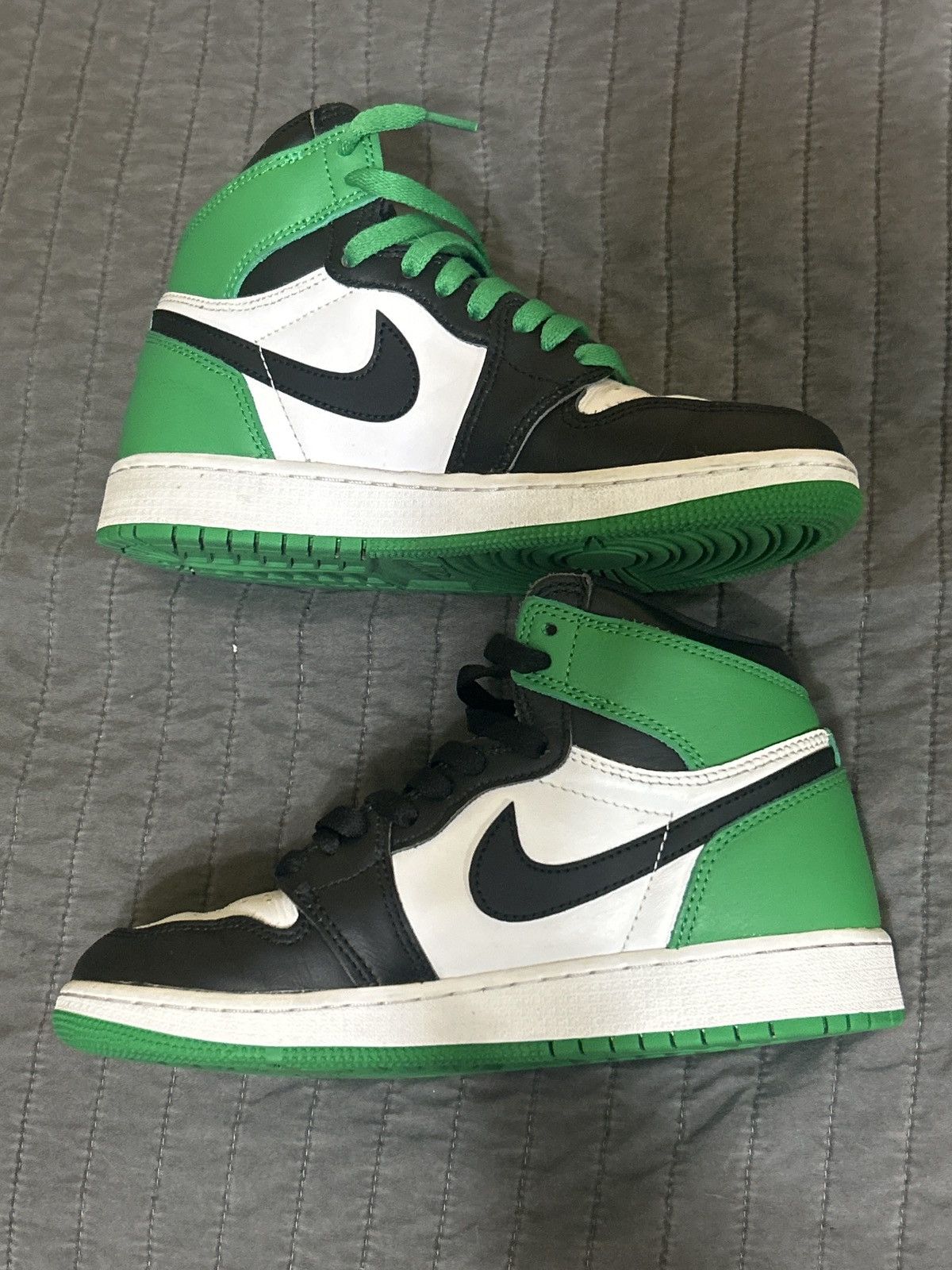 Nike Air Jordan 1 Retro High OG GS Size US 6 / IT 36 - 1 Thumbnail