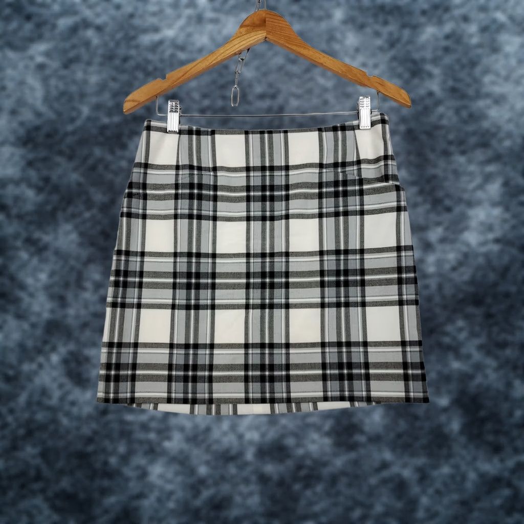 Vintage Outback Red White Plaid Mini Skirt Women's Size 4 Side Zip Pockets 90s Retro School Girl Casual Party/Cocktail Short Skirt Womens Size 27" / US 4 / IT 40 - 1 Thumbnail