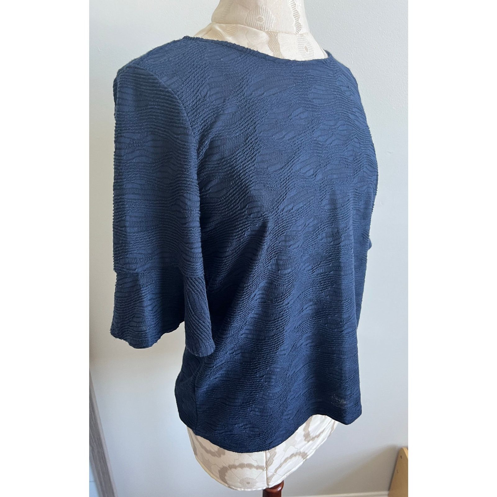 Loft Loft Outlet Textured 3/4 Length Bell Sleeve Blouse XS Size XS / US 0-2 / IT 36-38 - 2 Thumbnail