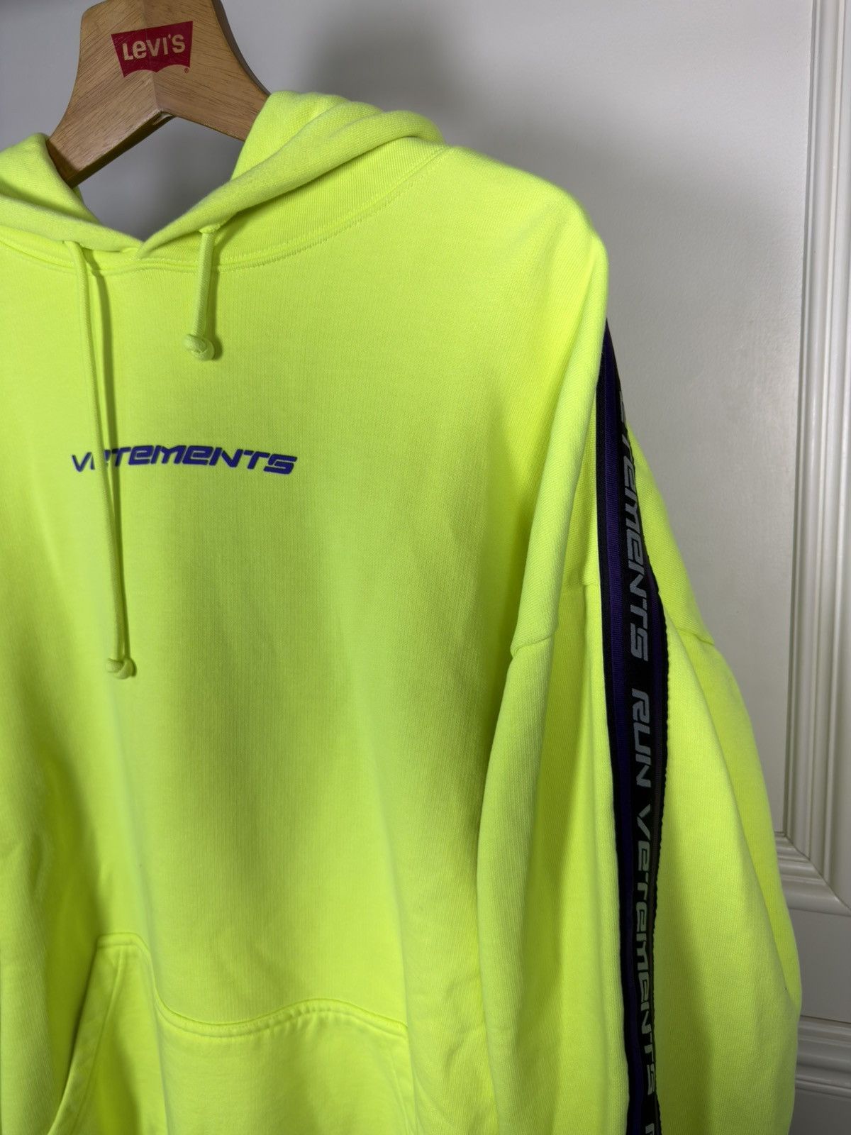 Vetements *RARE* VETEMENTS RUN TAPE LOGO OVERSIZED SWEATER HOODIE Size US M / EU 48-50 / 2 - 5 Thumbnail