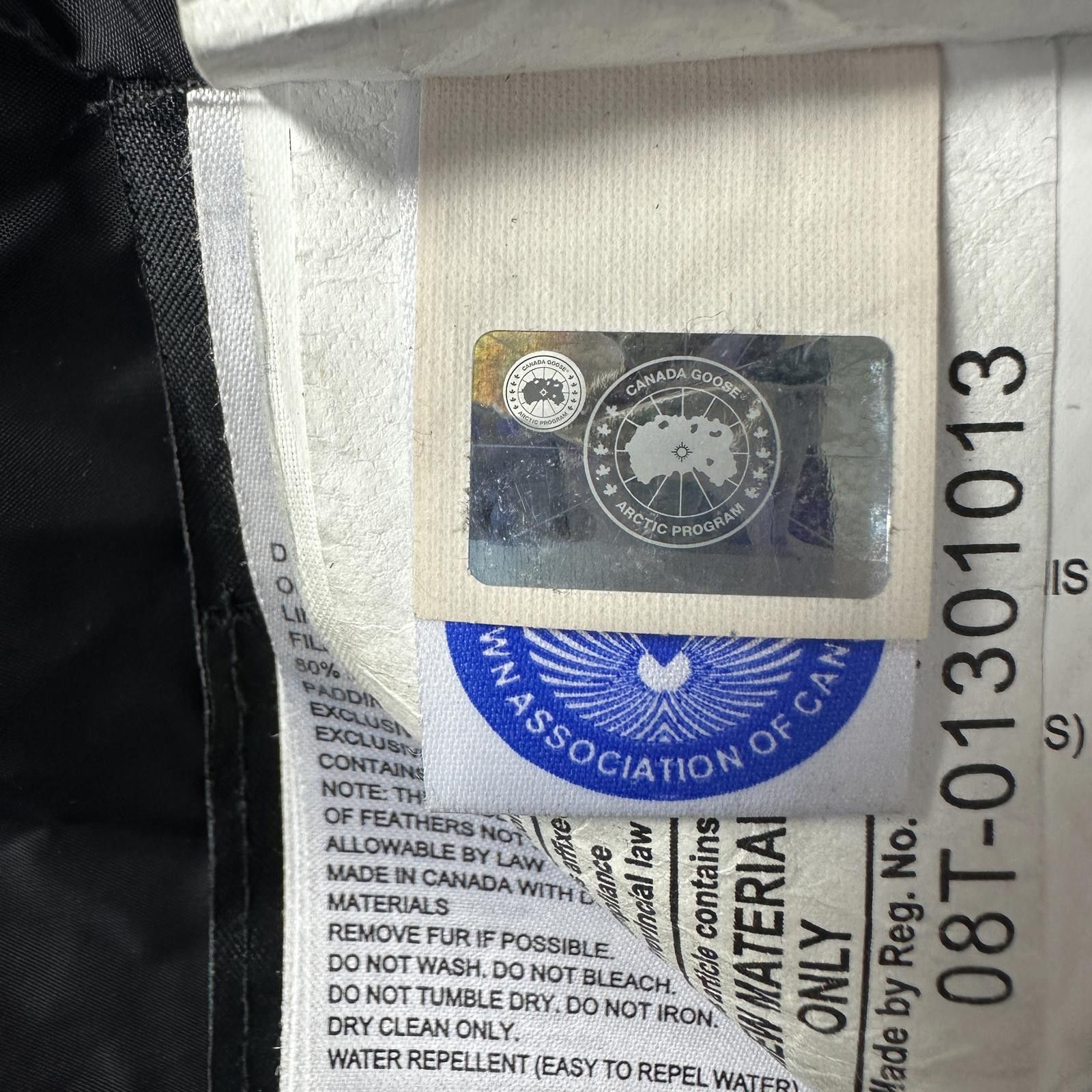 Canada Goose Canada Goose Emory Fur Navy - Size L - RRP £1375 Size US L / EU 52-54 / 3 - 12 Thumbnail