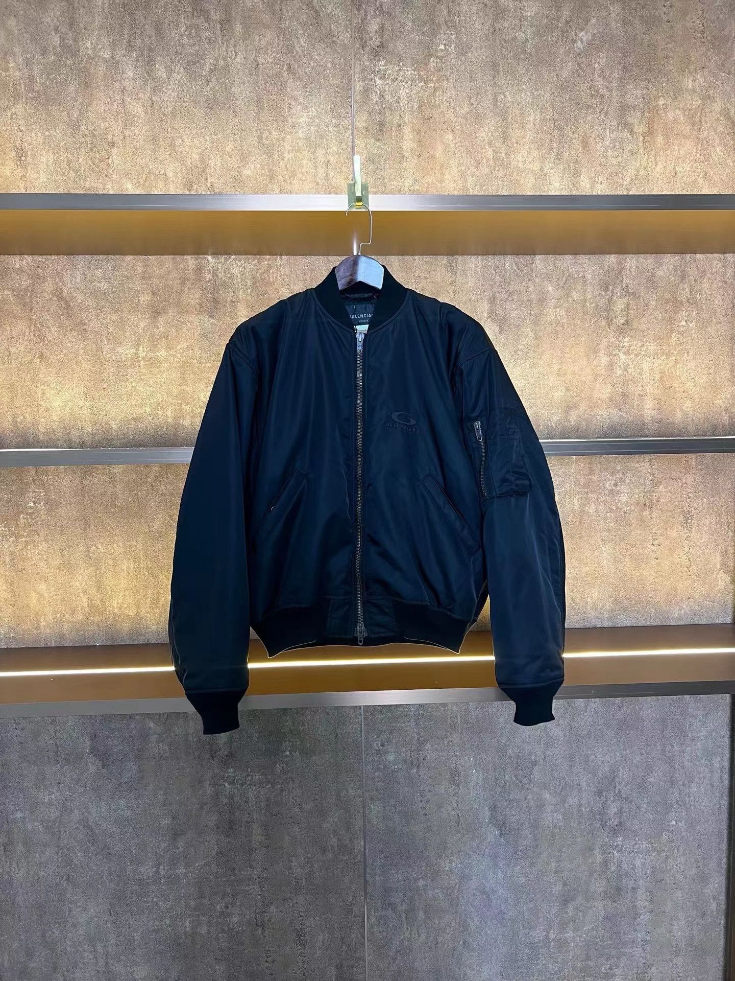 Balenciaga Balenciaga New Logo Bomber Size XS / US 0-2 / IT 36-38 - 1 Thumbnail