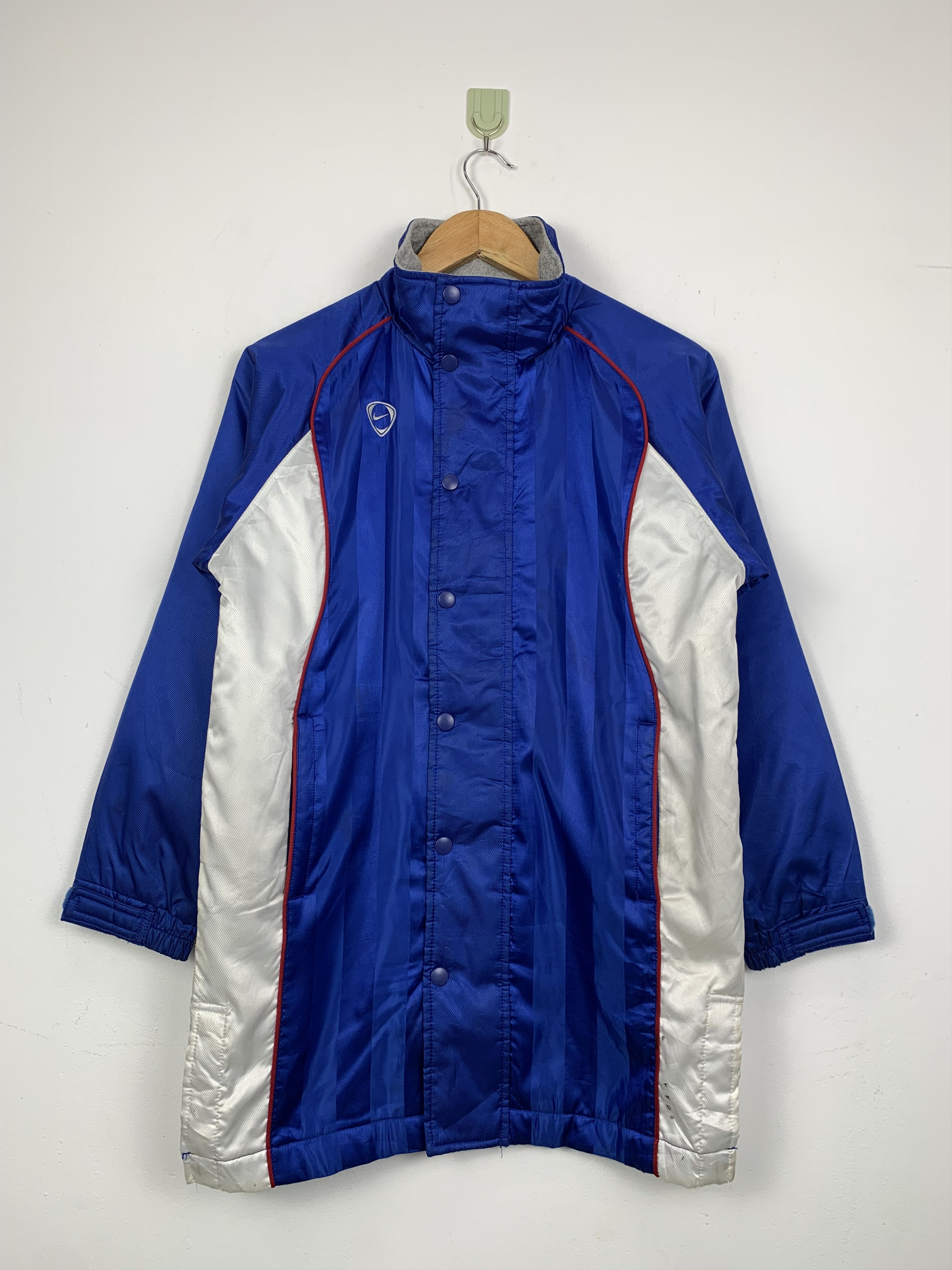Vintage Vintage Nike Swoosh Windbreaker Jacket J1363 Size US S / EU 44-46 / 1 - 2 Thumbnail