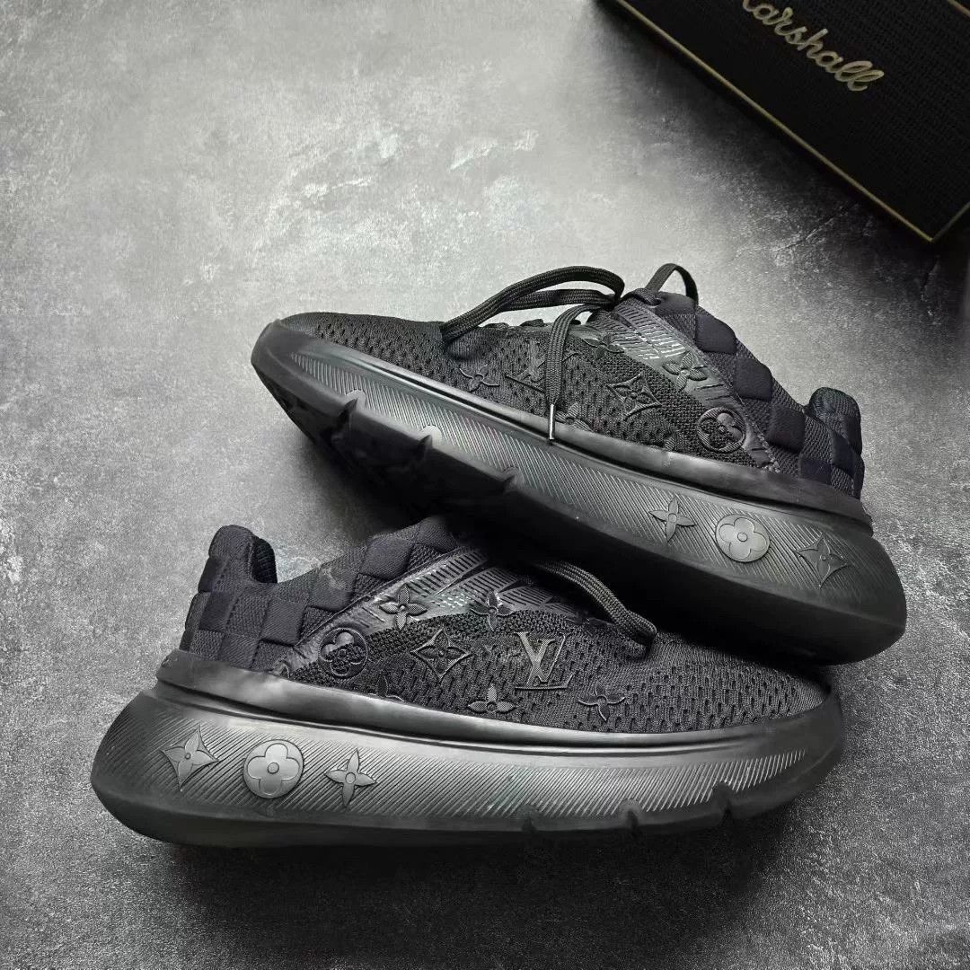 Louis Vuitton Louis Vuitton Black Lowtop Sneakers 41 Men Size US 8.5 / EU 41-42 - 1 Thumbnail