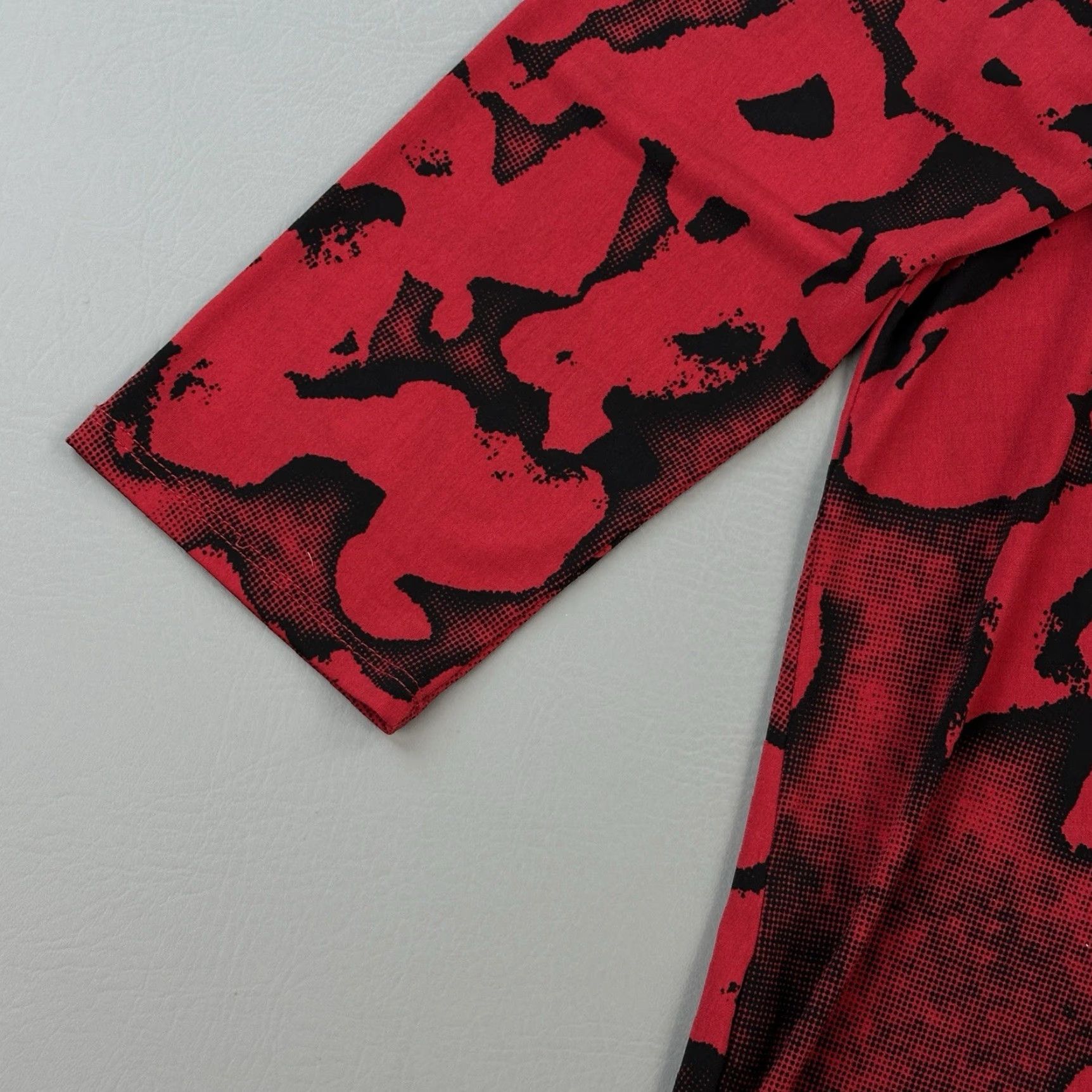 Vintage Clara Sun Woo Top Women's Large Red Black Abstract Print V Neck Tunic Casual USA Size L / US 10 / IT 46 - 2 Thumbnail