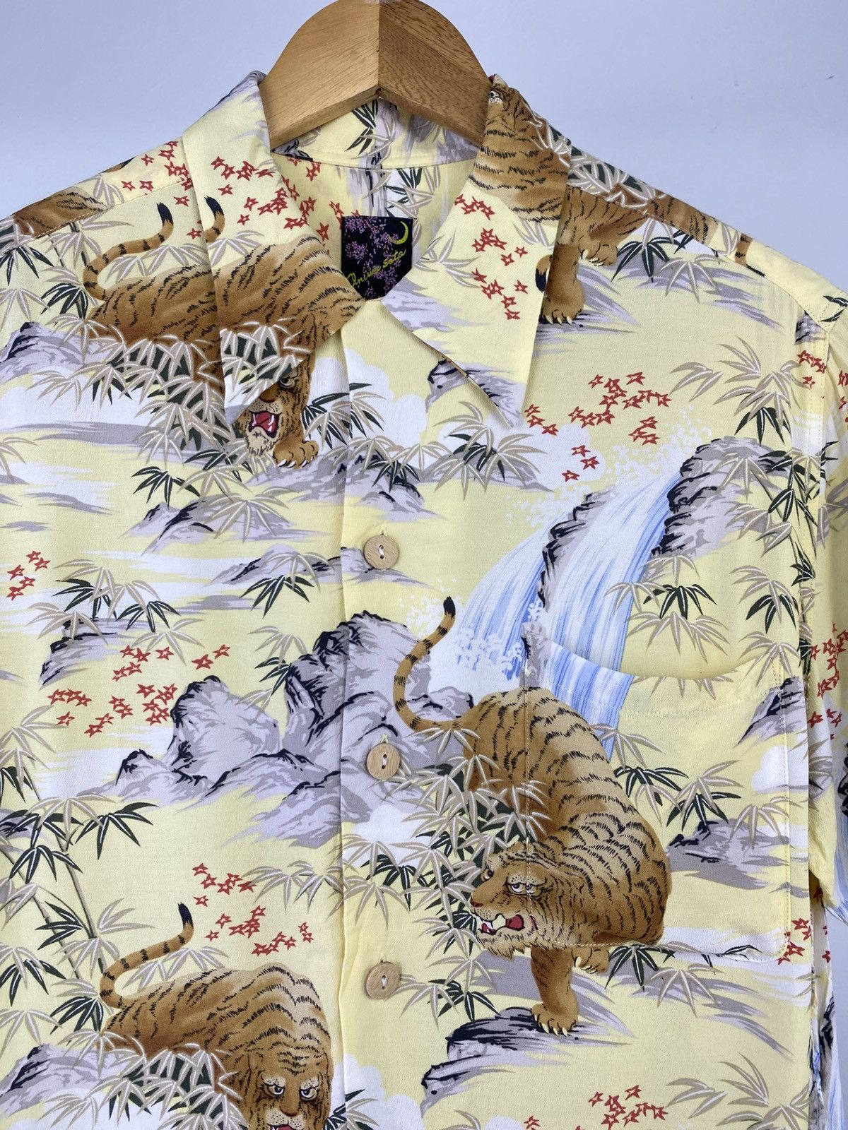 Japanese Brand Oniwa Soto Hawaiian Rayon Tiger Print Button up Shirt Size US L / EU 52-54 / 3 - 9 Thumbnail