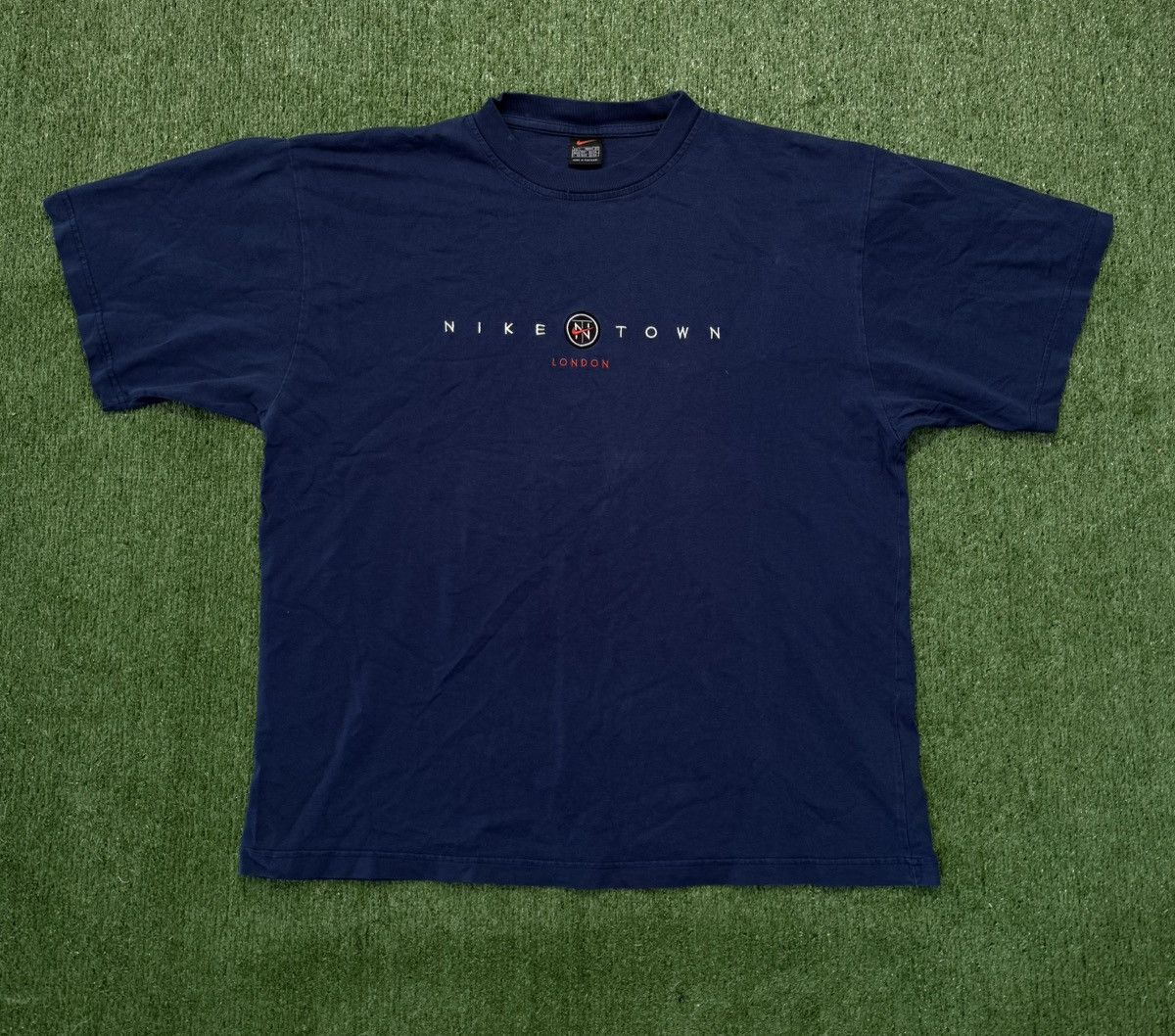 Nike Nike Town London Tee Vintage 90s Rare Size US L / EU 52-54 / 3 - 1 Thumbnail