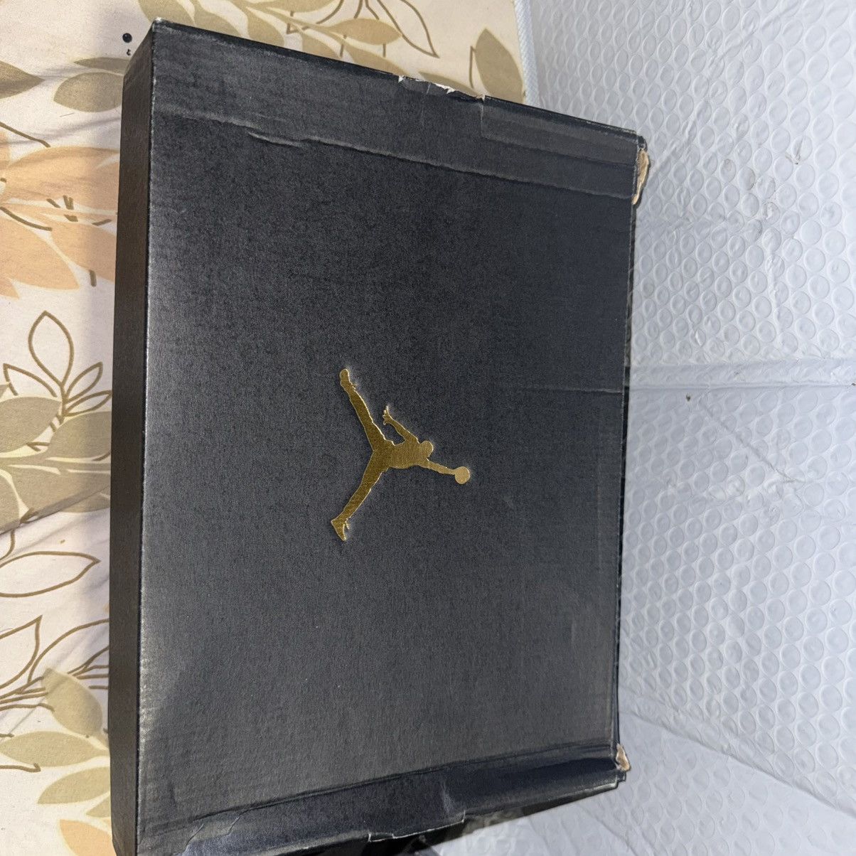 Jordan Brand Nike Air Jordan 1 Mid Black White Gold GS Size 5.5Y Size US 5.5 / EU 38 - 10 Thumbnail