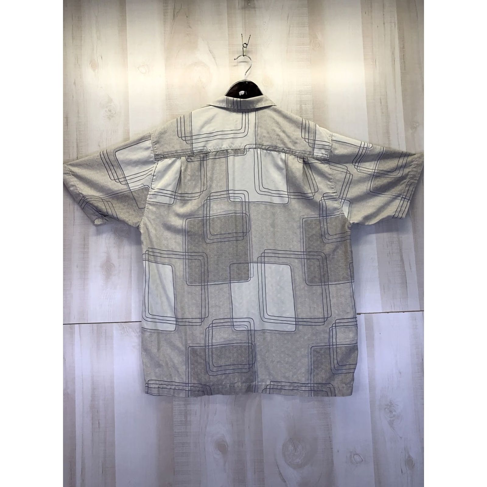 Tommy Bahama Tommy Bahama Shirt Mens L Silk Geometric Button Front Casual Beach Wool? [Note: This line is incorrect and will be adjusted in final answer.] Size US L / EU 52-54 / 3 - 7 Thumbnail