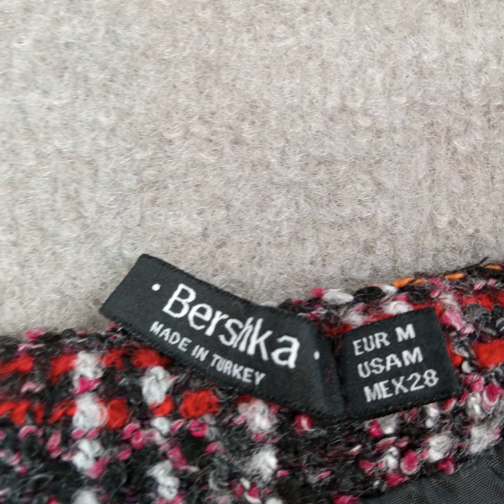 Bershka Bershka Skirt Womens Medium Red Black Straight Short Buttons Office Asymmetrical Size 32" / US 10 / IT 46 - 5 Thumbnail