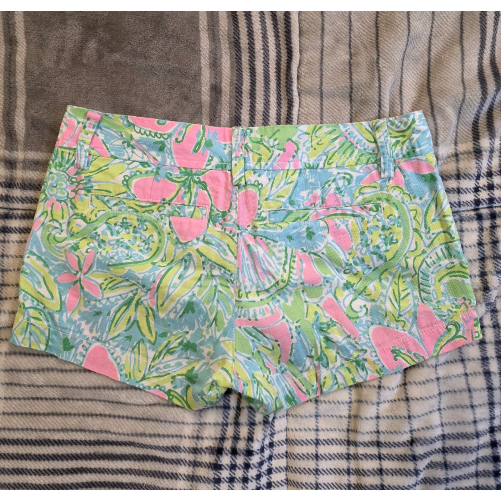 Lilly Pulitzer VINTAGE Lilly Pulitzer The Walsh Shorts Floral Green & Pink 3" Inseam Women's Size 2 Size 26" / US 2 / IT 38 - 2 Thumbnail