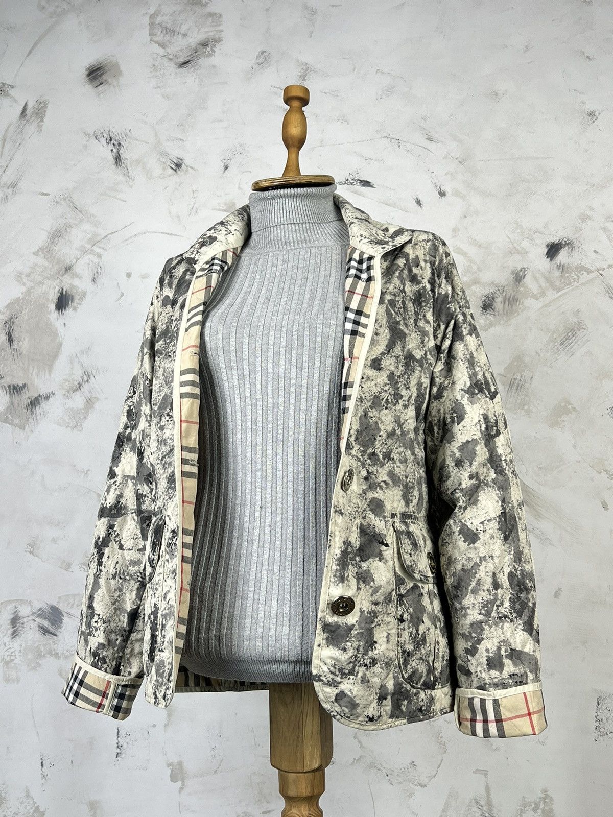 Burberry Vintage Burberry Custom Quilted Jacket Nova Check XS - S Size S / US 4 / IT 40 - 1 Thumbnail