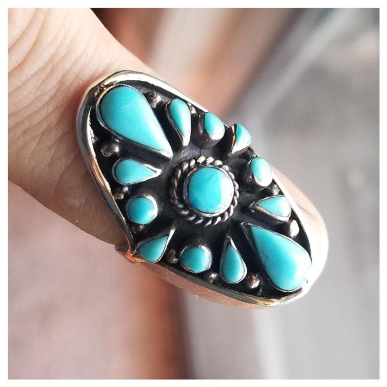 TURQUOISE & STERLING SILVER RING- APPROX SIZE 6.5