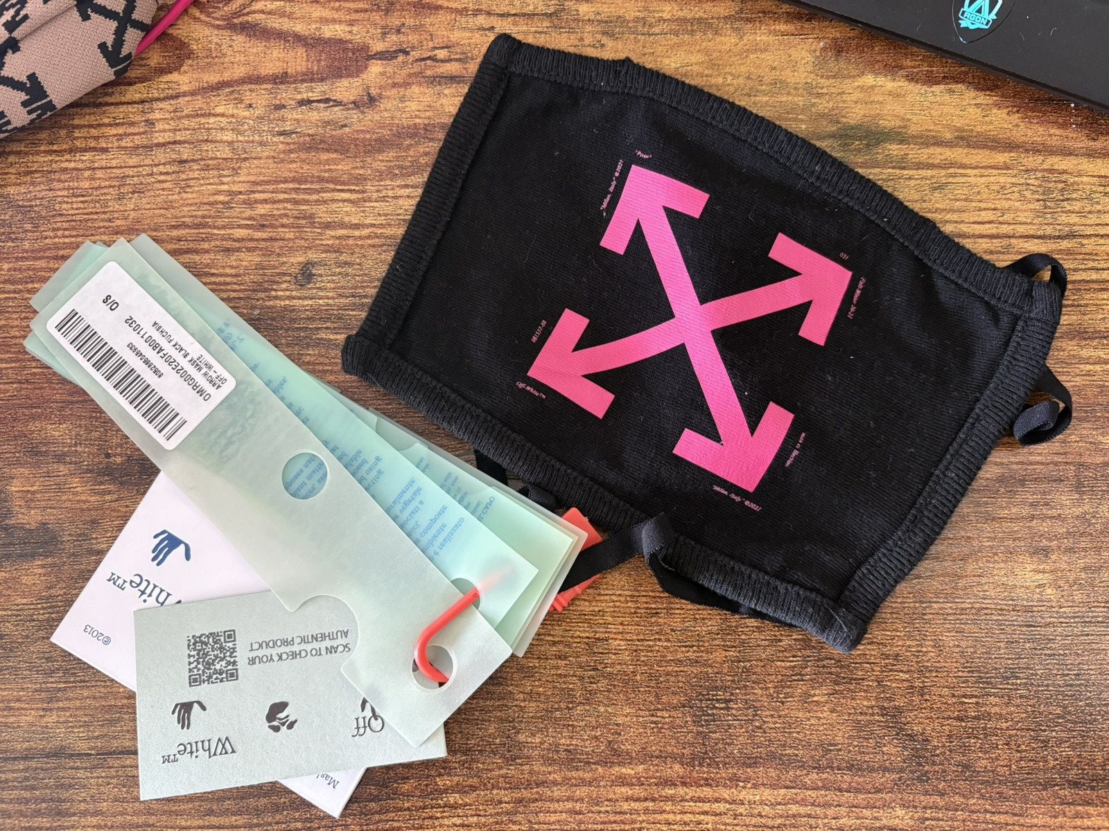 Off-White Off-White Arrow Face Mask Black Fuschia Size ONE SIZE - 1 Thumbnail