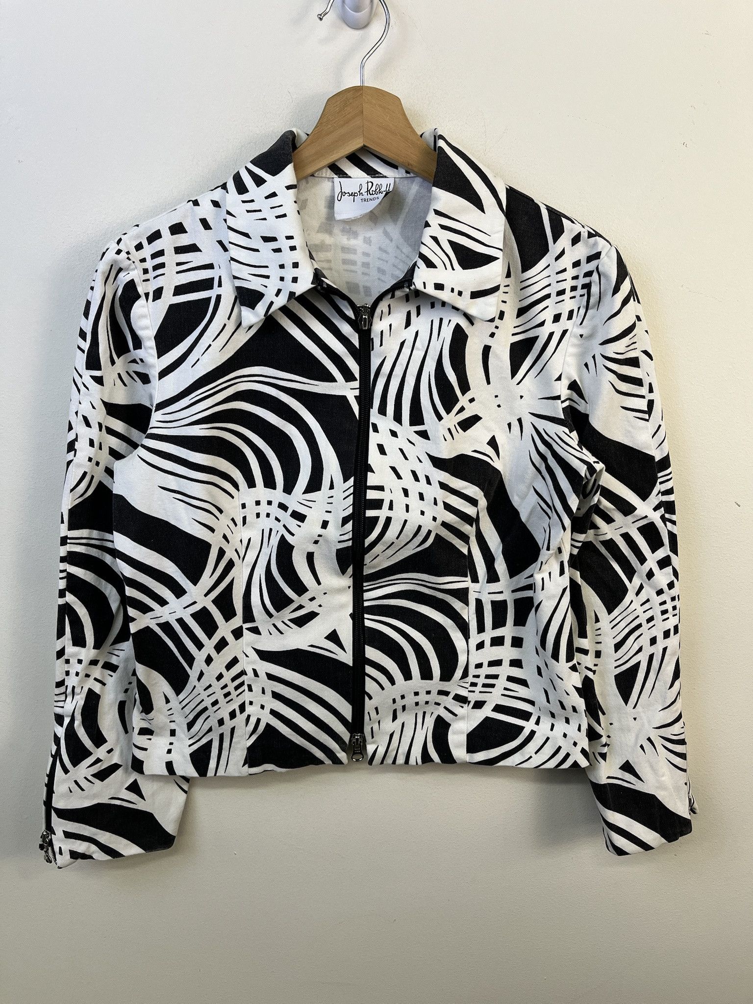 Vintage Vintage 1990s Black and White Tribal Camo Pattern Blazer Cardigan Jacket Size XS Size US XS / EU 42 / 0 - 1 Thumbnail