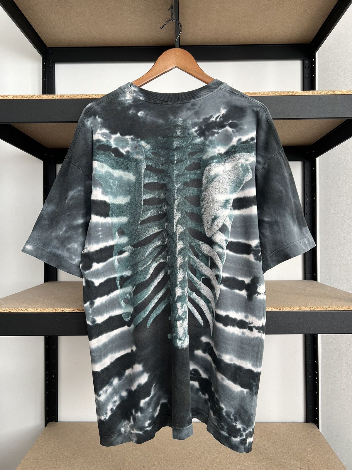 Vintage Vintage 90s Planet Earth Skeleton Ribs Tie Dye T-shirt Size US L / EU 52-54 / 3 - 3 Thumbnail