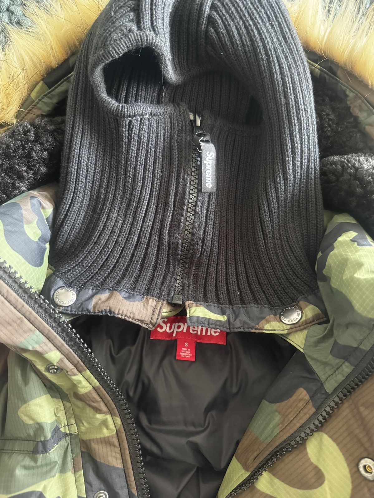 Supreme Supreme Face Mask 700 down fill jacket camo size small Size US S / EU 44-46 / 1 - 3 Thumbnail
