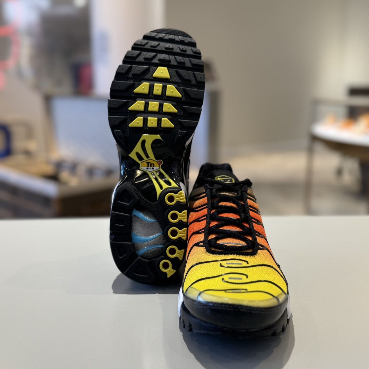Nike Nike Air Max Plus Sunset Size US 10 / EU 43 - 3 Thumbnail