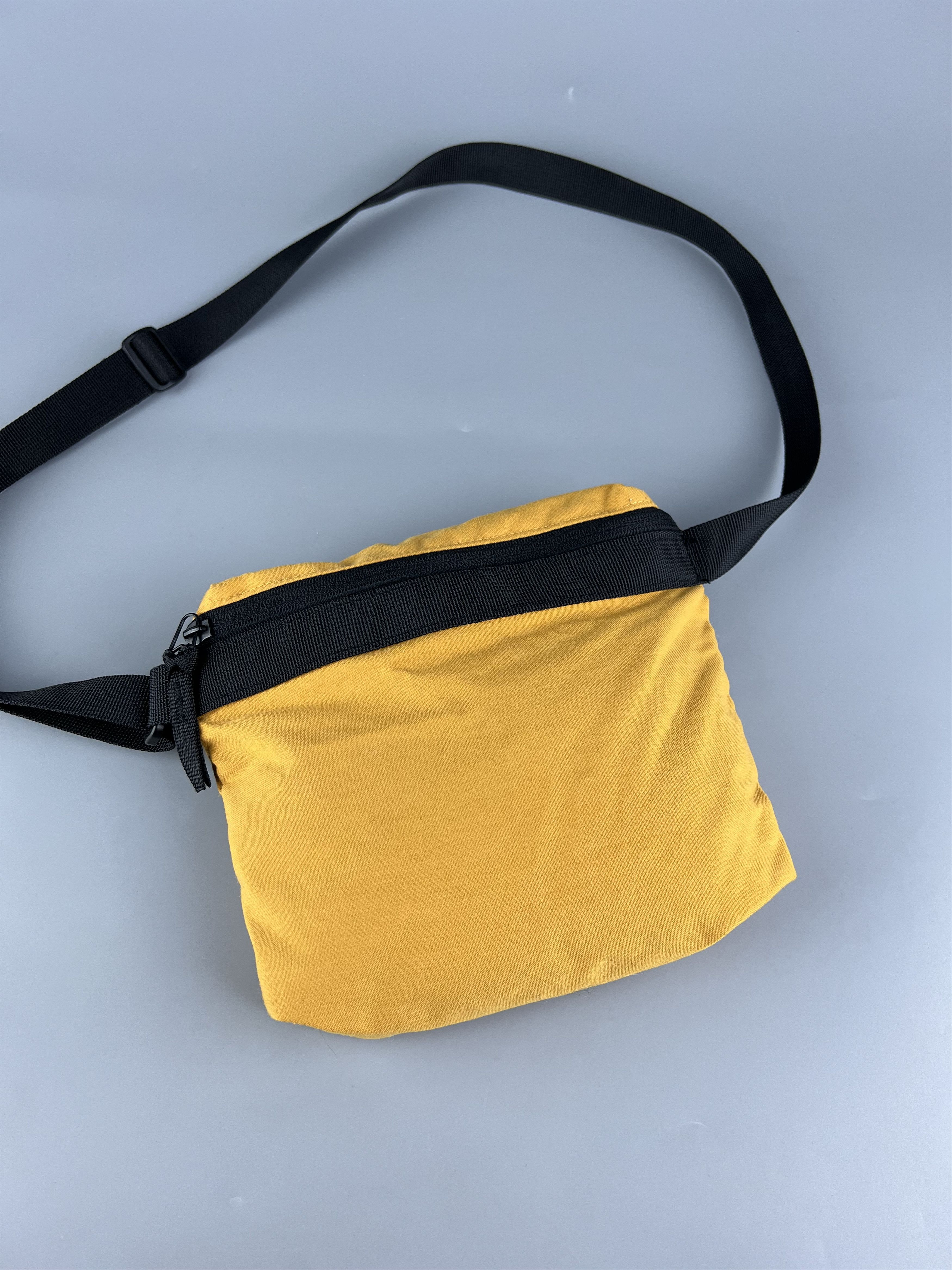 Japanese Brand × Uniqlo Uniqlo Crossbody Sling Bag Size ONE SIZE - 1 Thumbnail