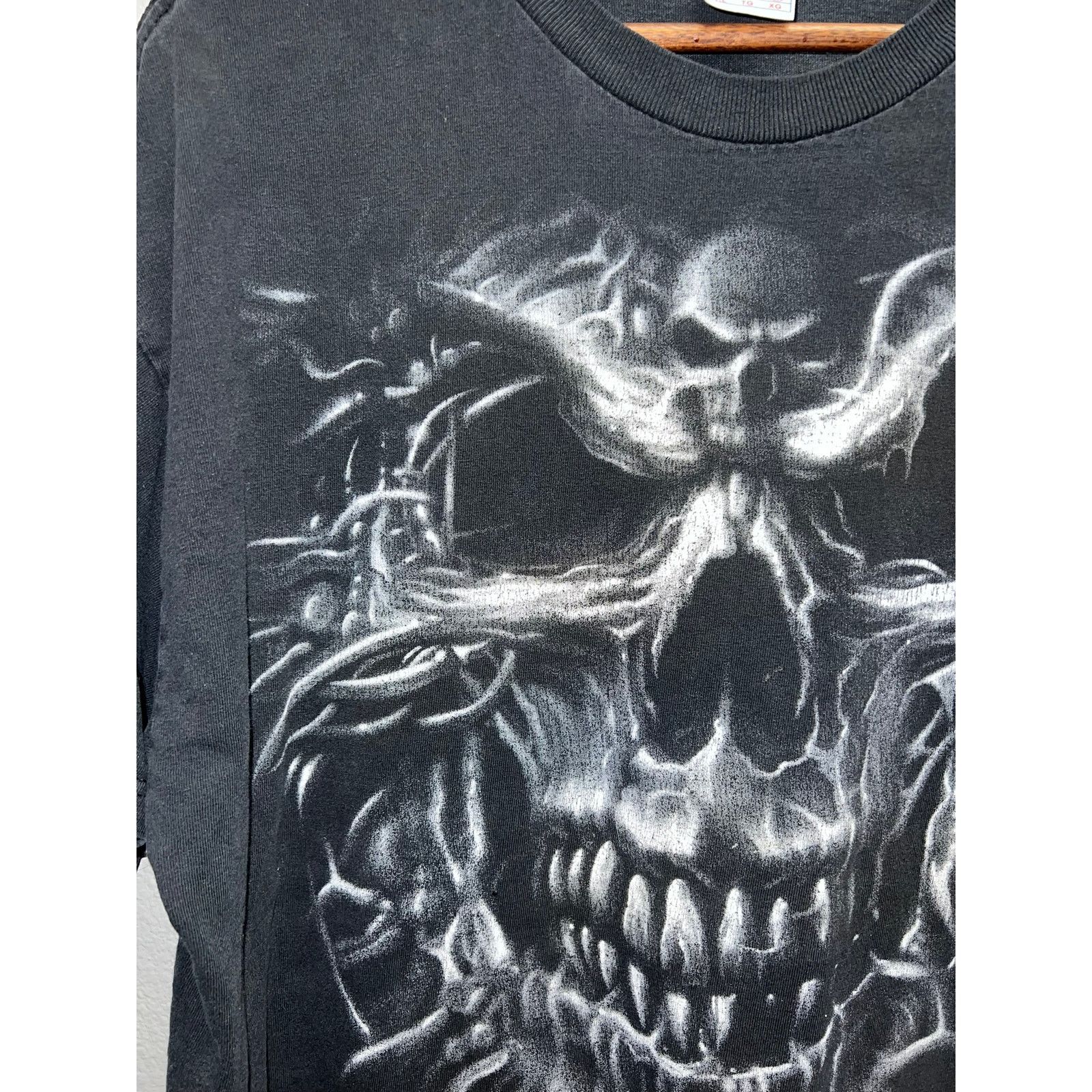 Vintage Y2K Black Skull Shirt Skulls Head Graphic 2000s Tee XL Size US XL / EU 56 / 4 - 2 Thumbnail